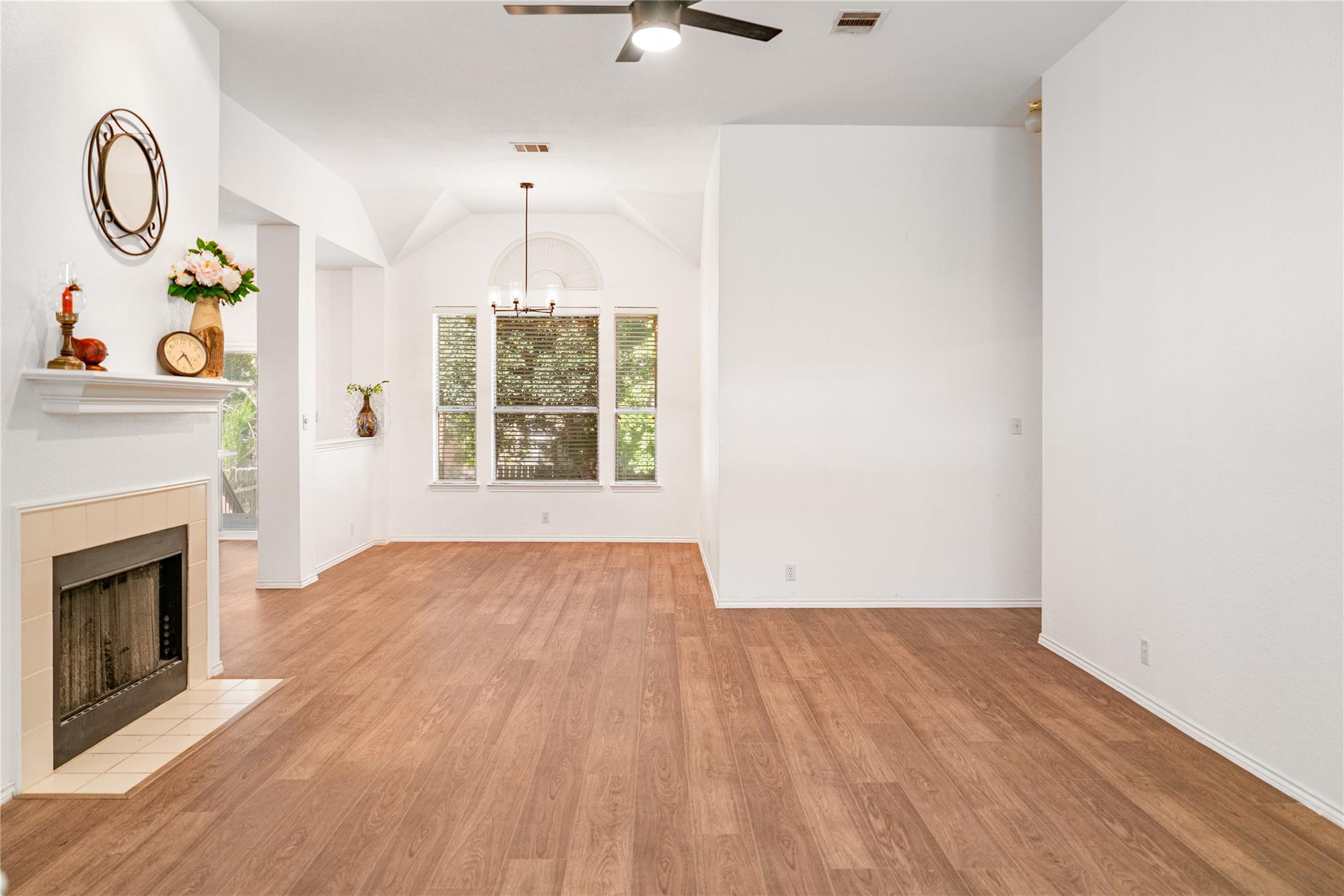 MLS #1928016 image #2