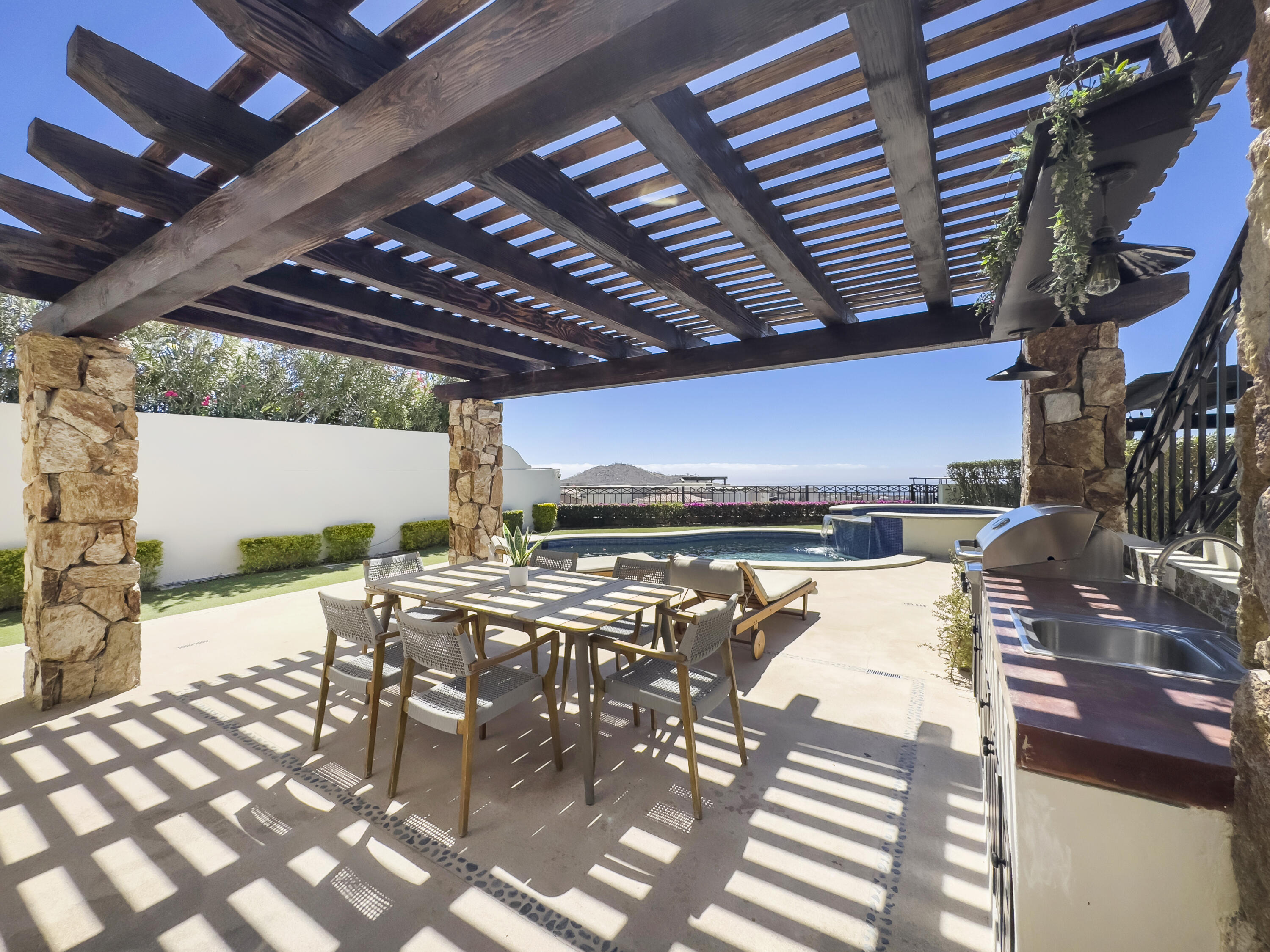 MLS #25-1556 image #2