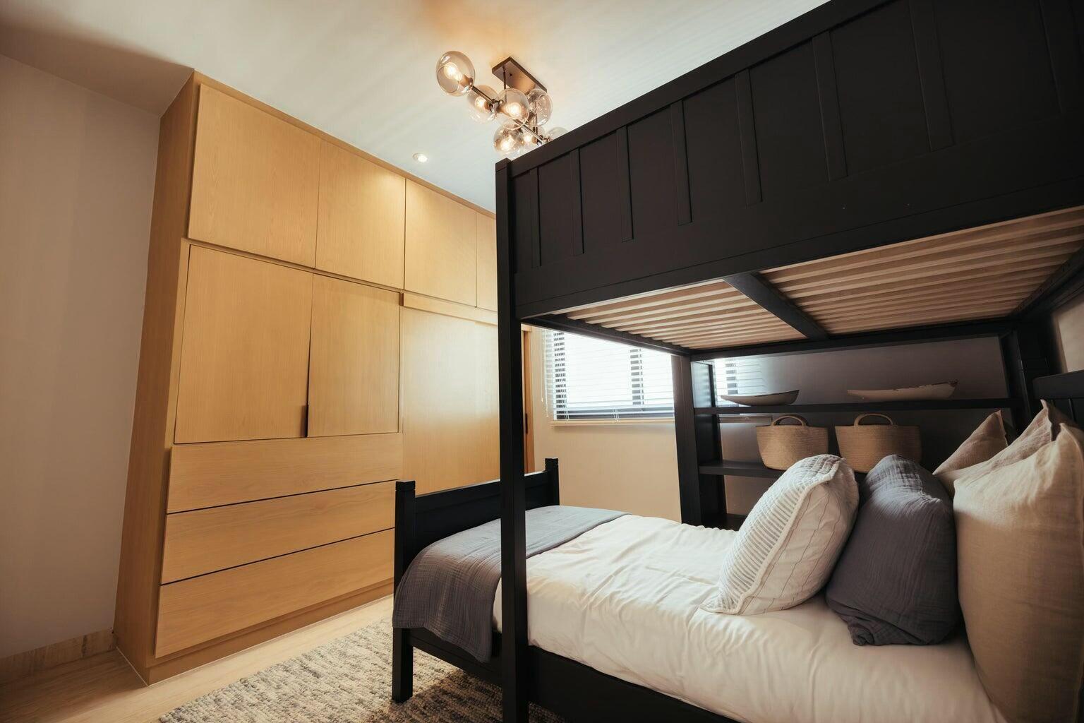 MLS #25-1952 image #32