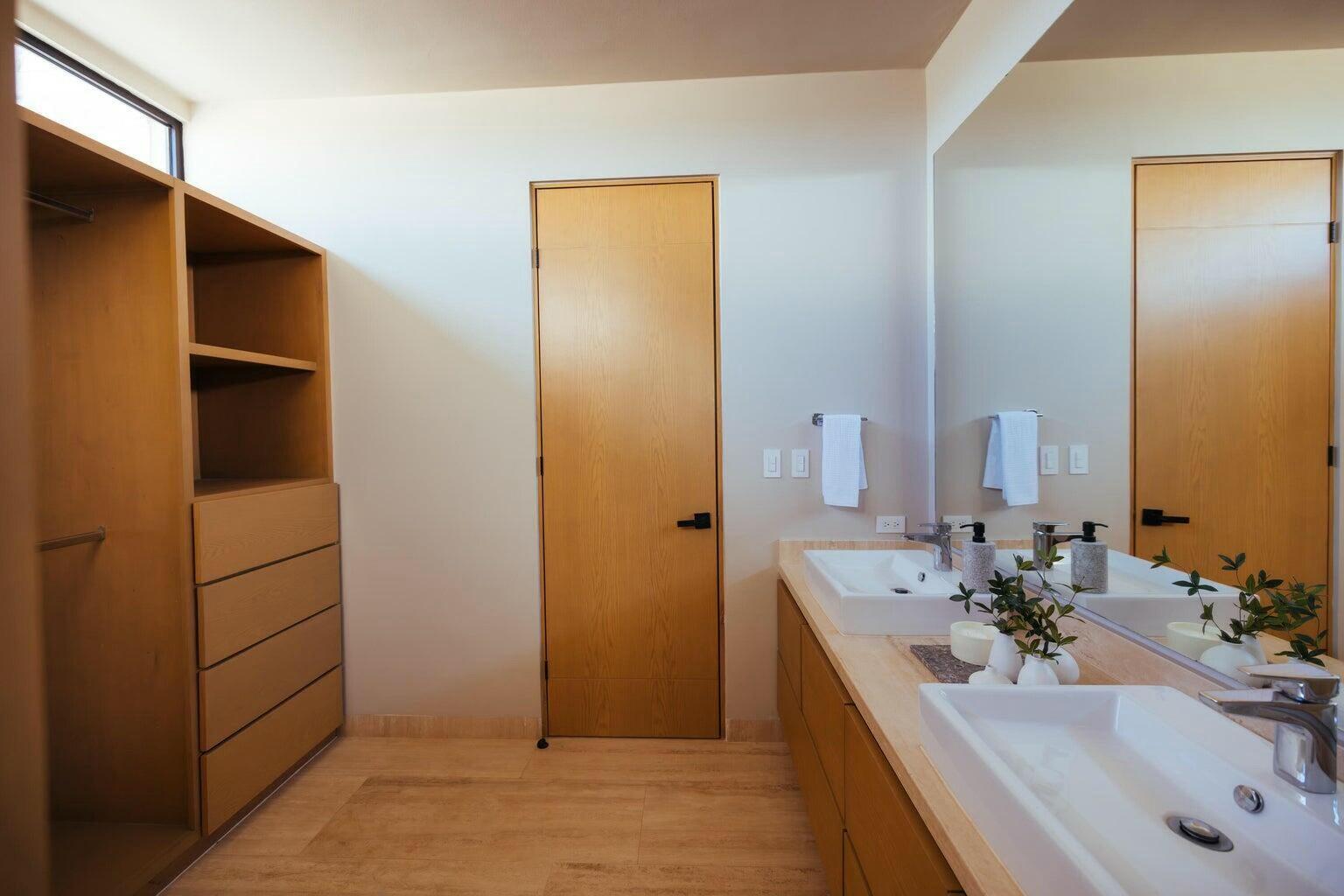 MLS #25-1952 image #43