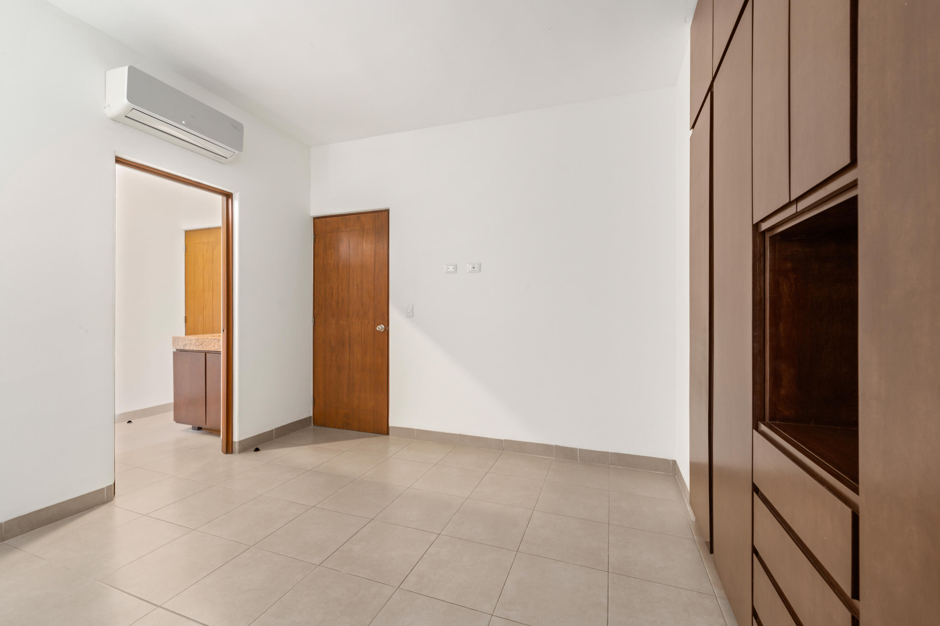 MLS #25-2278 image #1