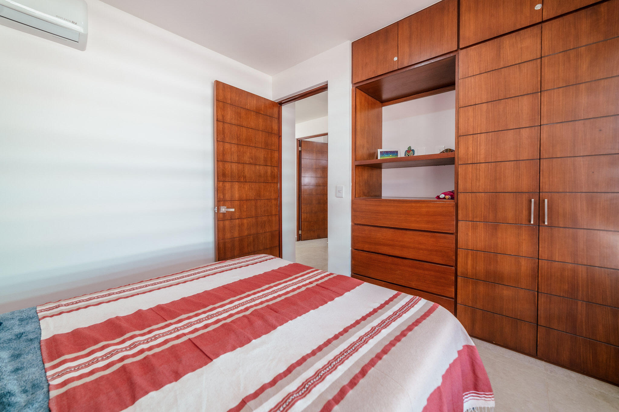 MLS #25-2504 image #18