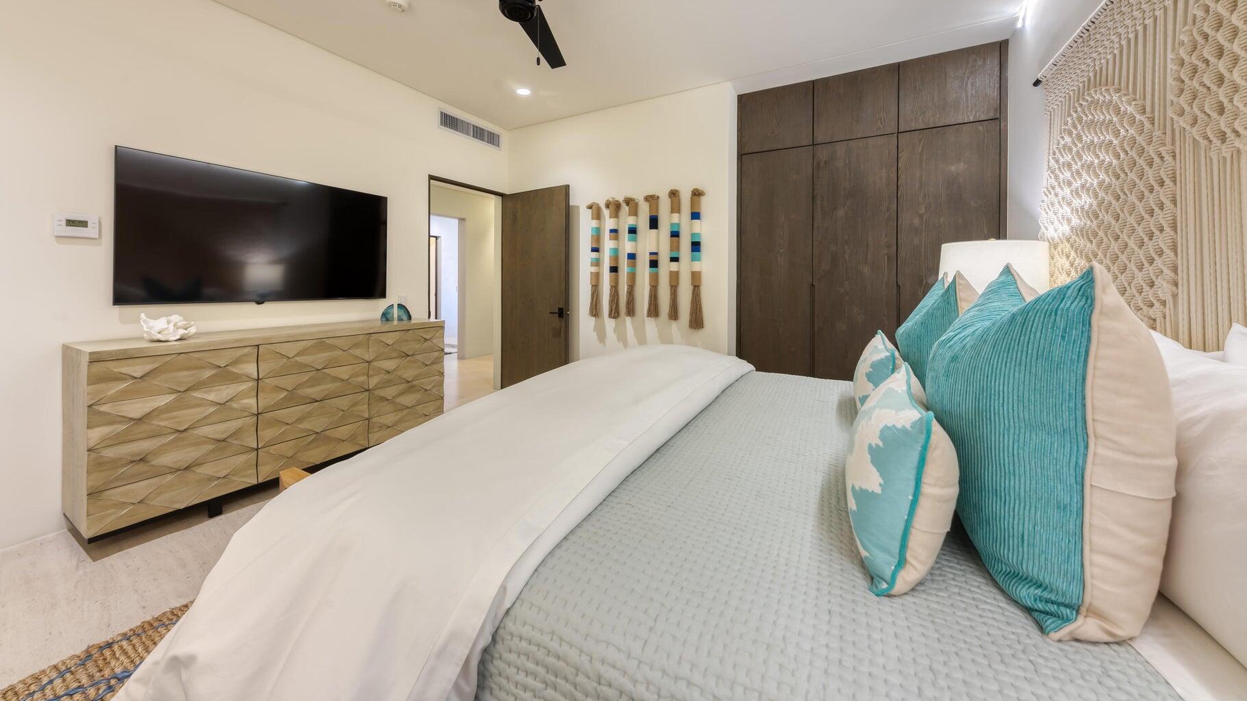 MLS #25-3992 image #30