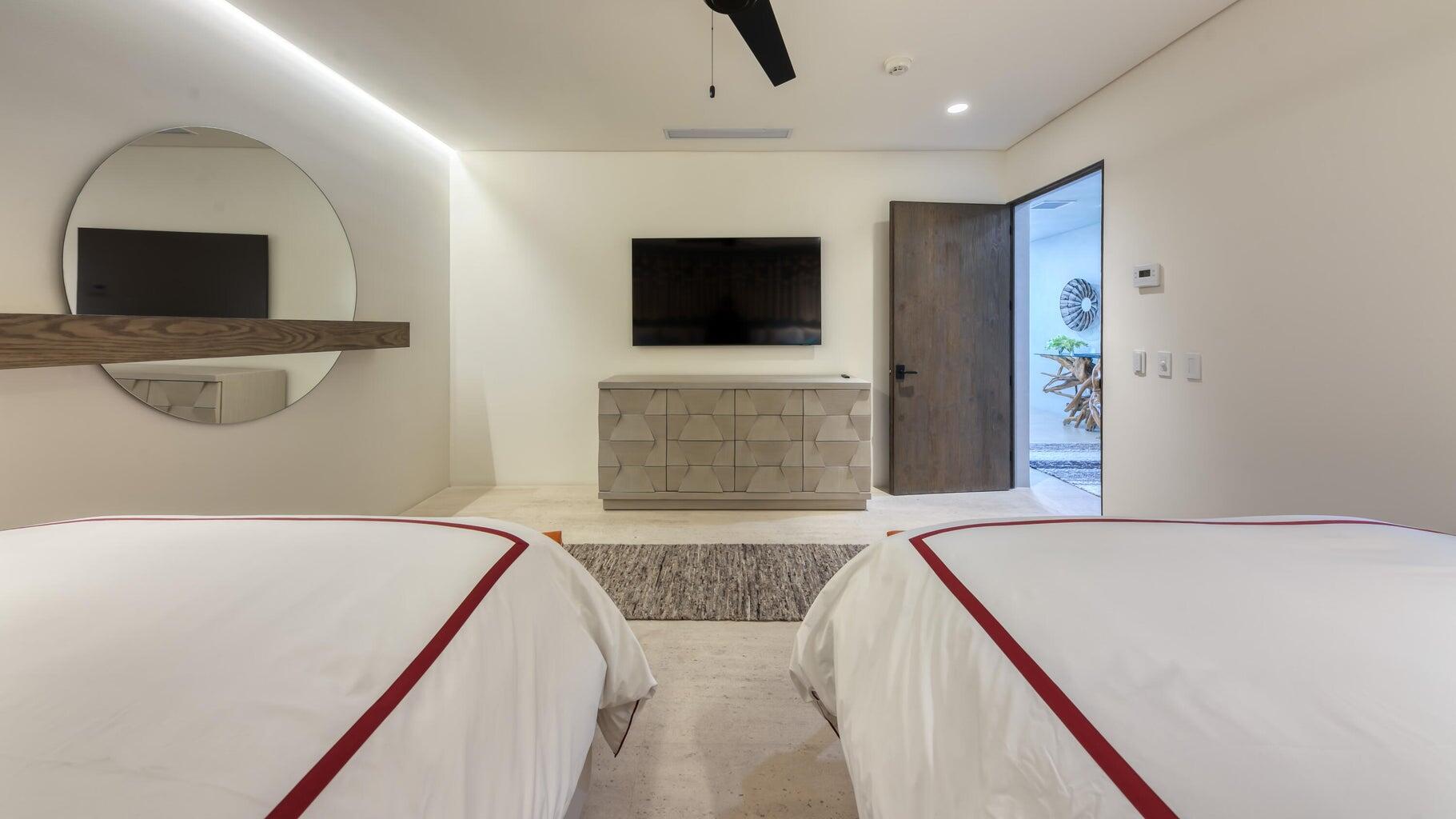 MLS #25-3992 image #38