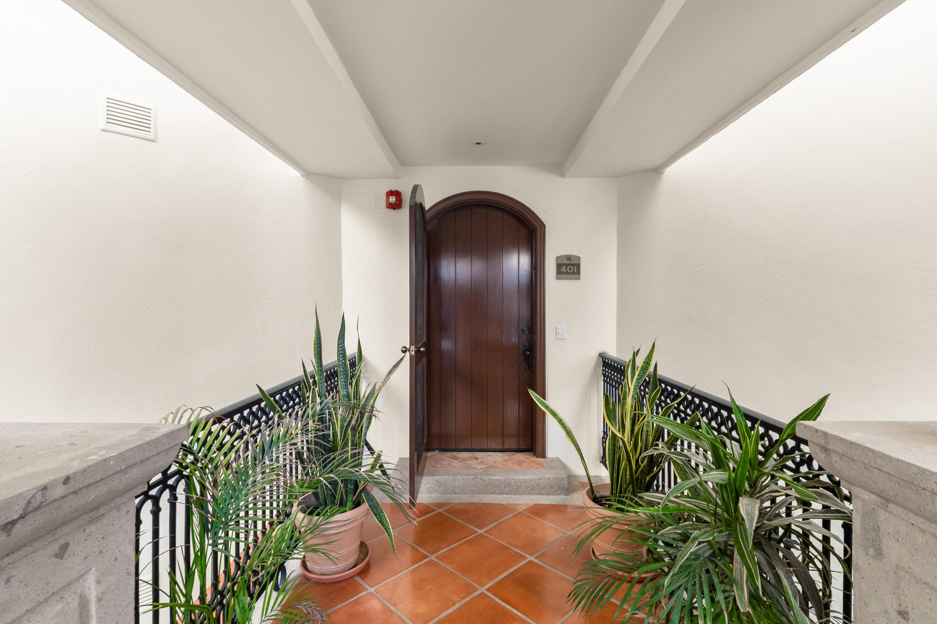 MLS #25-4446 image #2