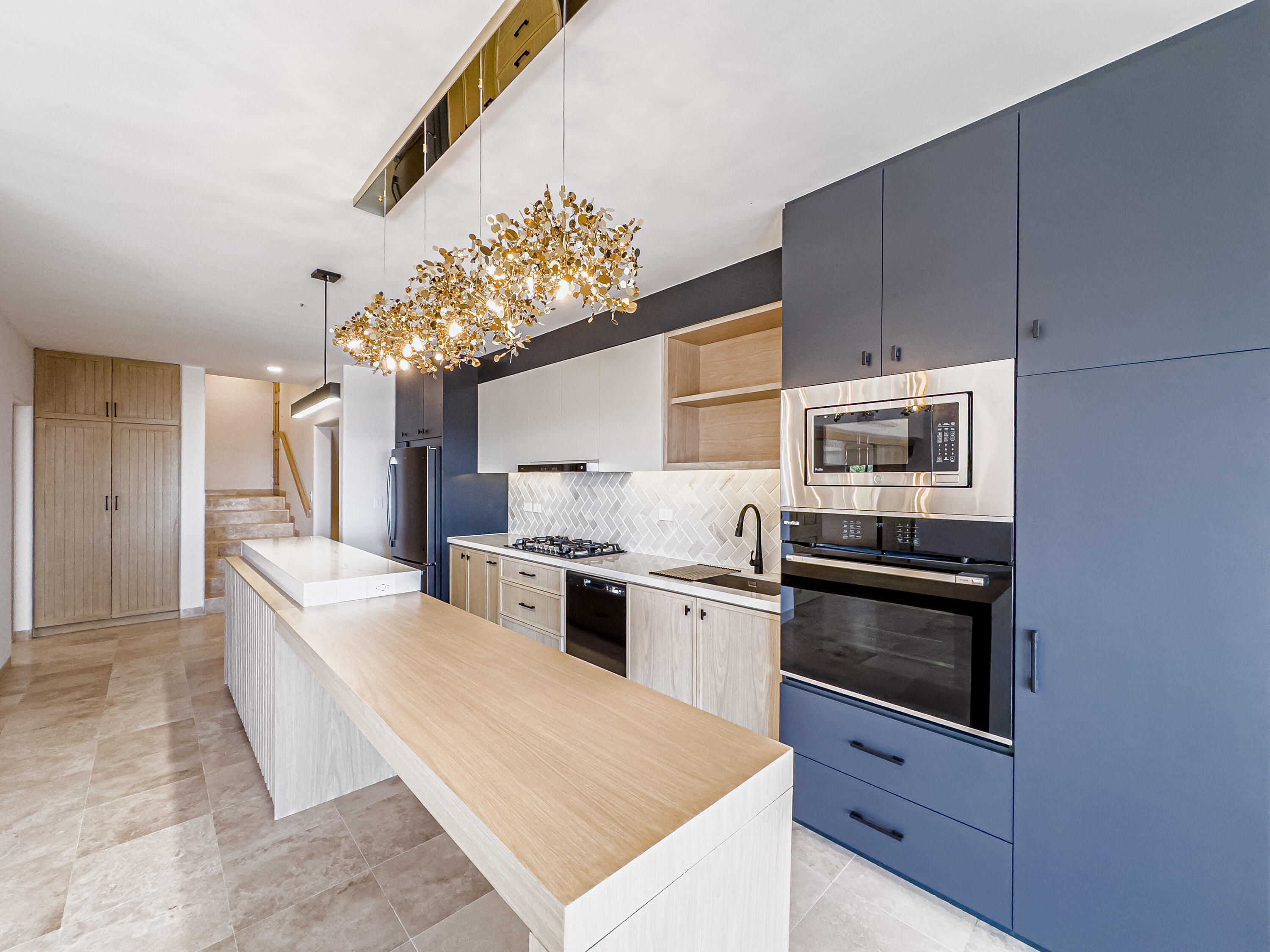 MLS #25-465 image #1