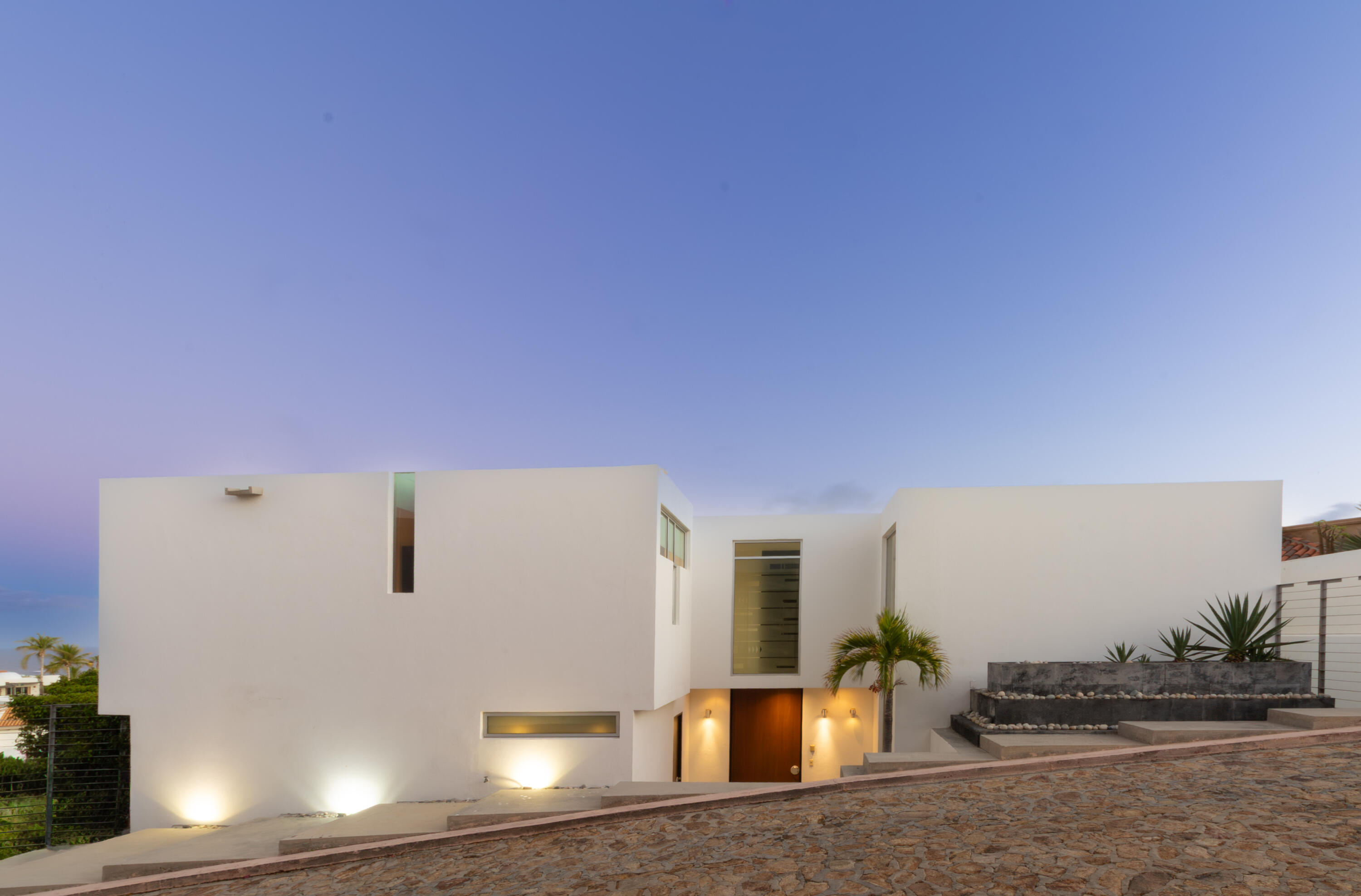 MLS #25-4935 image #1