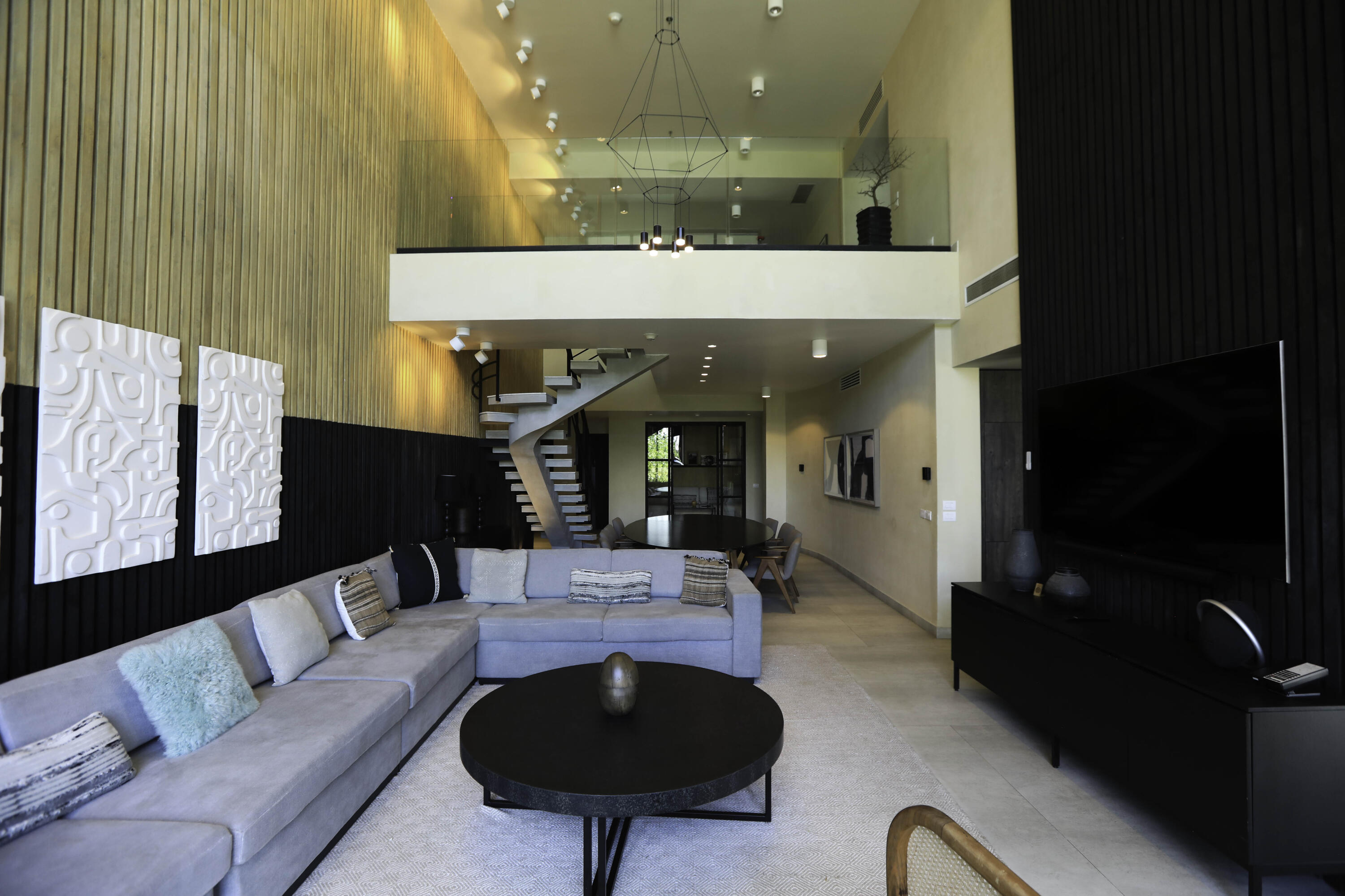 MLS #25-5325 image #1