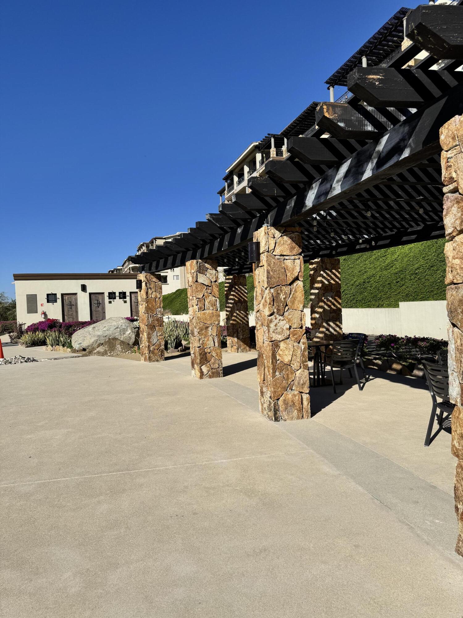 MLS #25-590 image #43