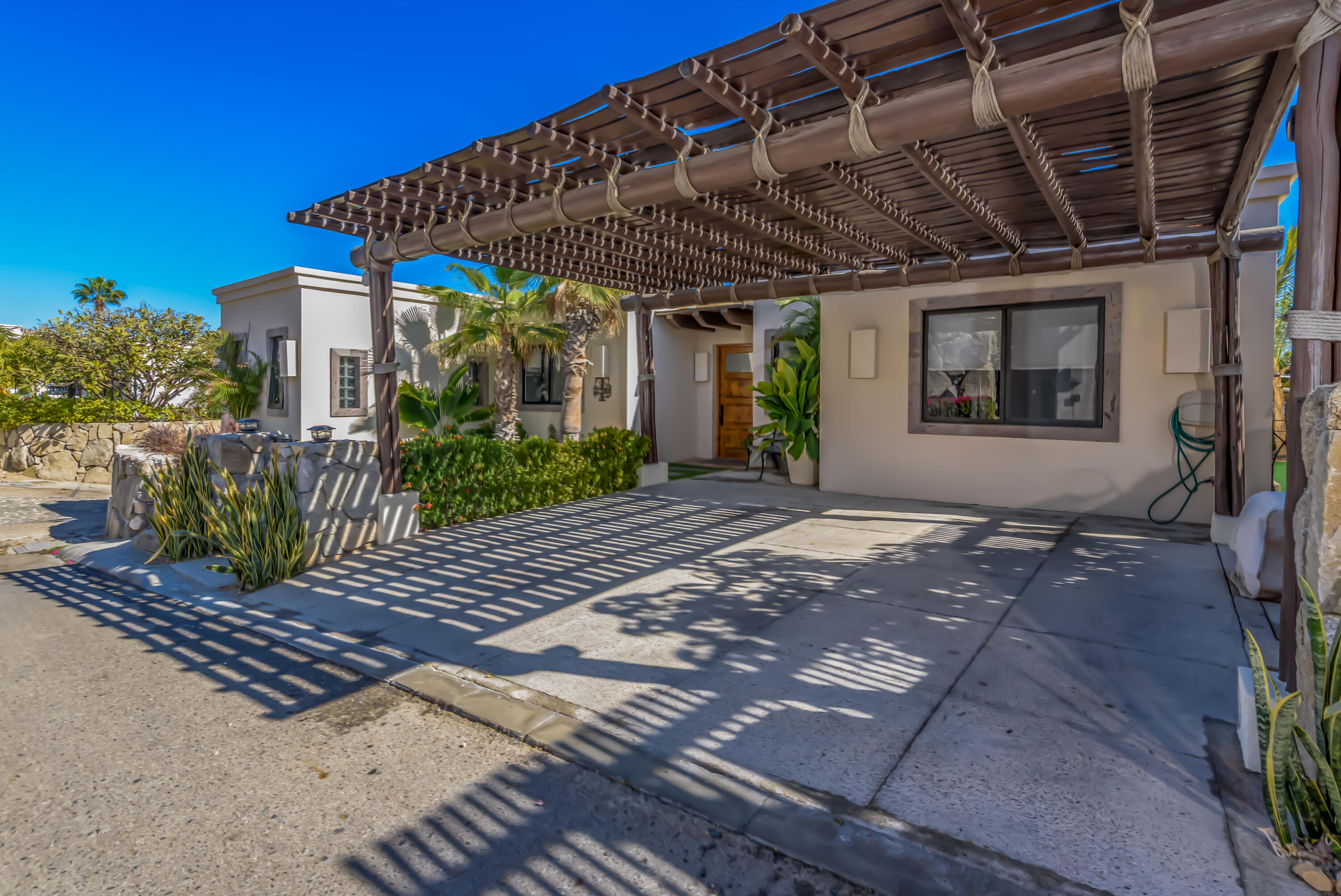 MLS #25-948 image #1