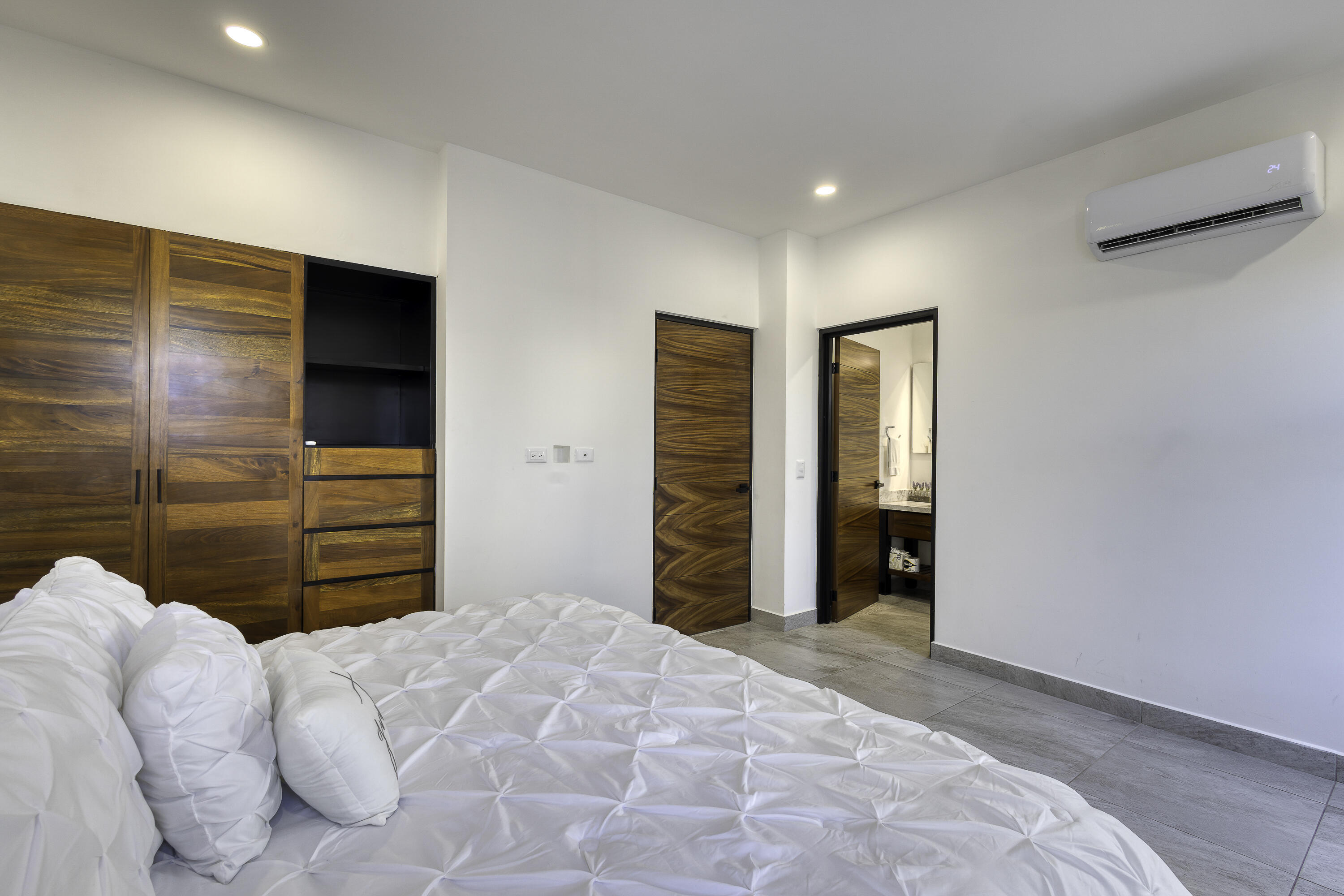 MLS #25-990 image #12