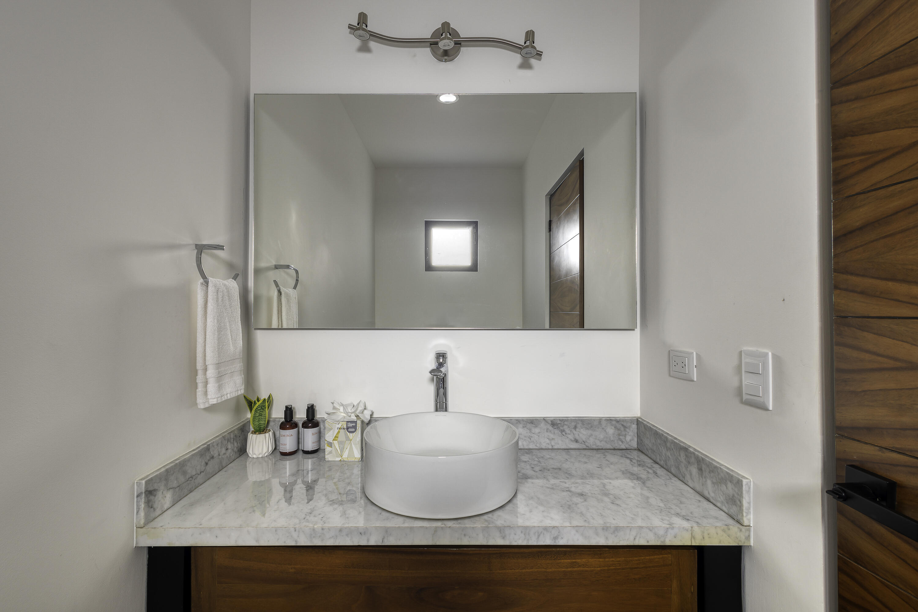 MLS #25-990 image #13