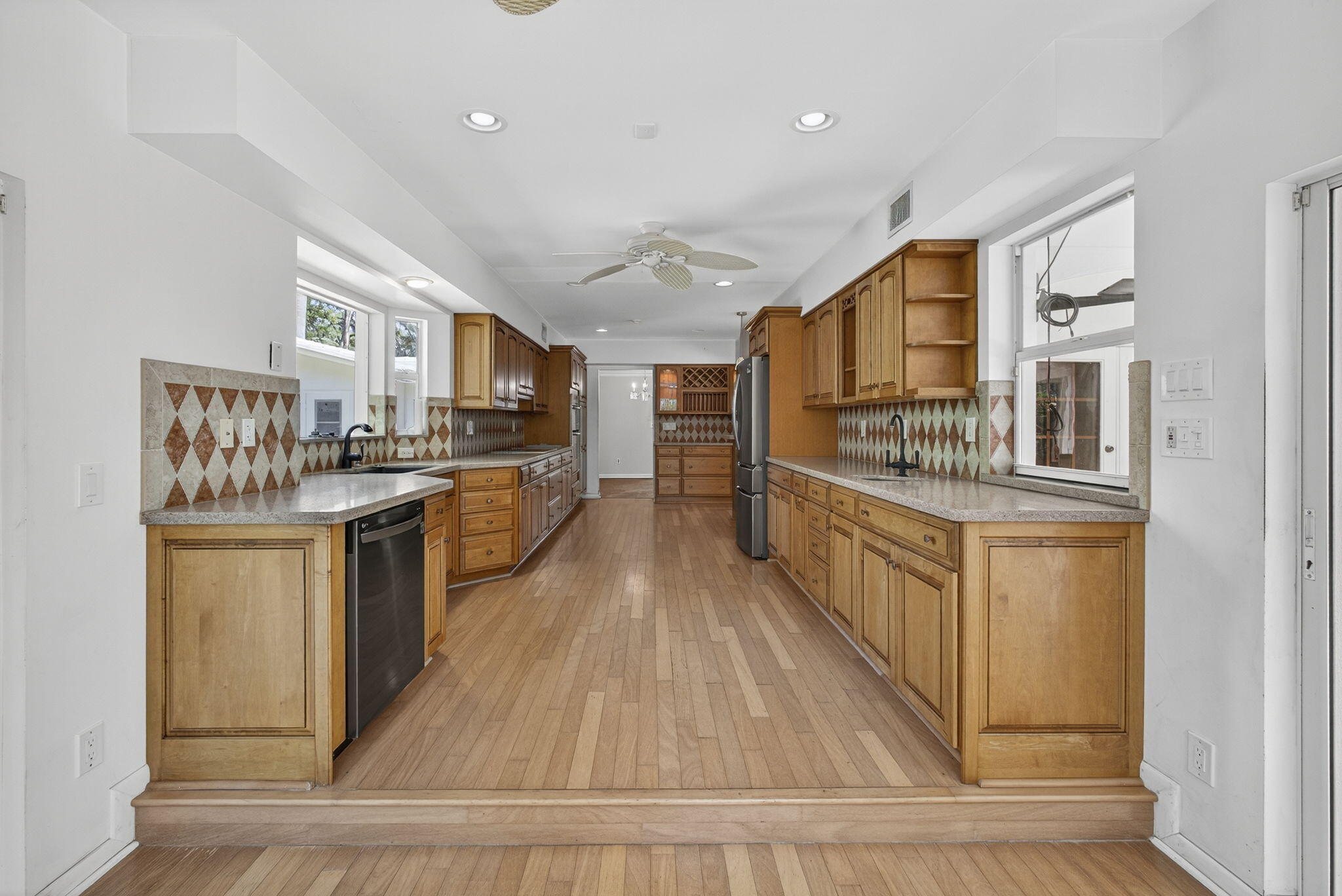 MLS #R11136643 image #18