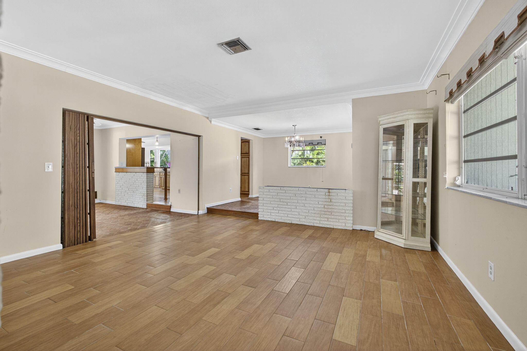 MLS #R11136643 image #9