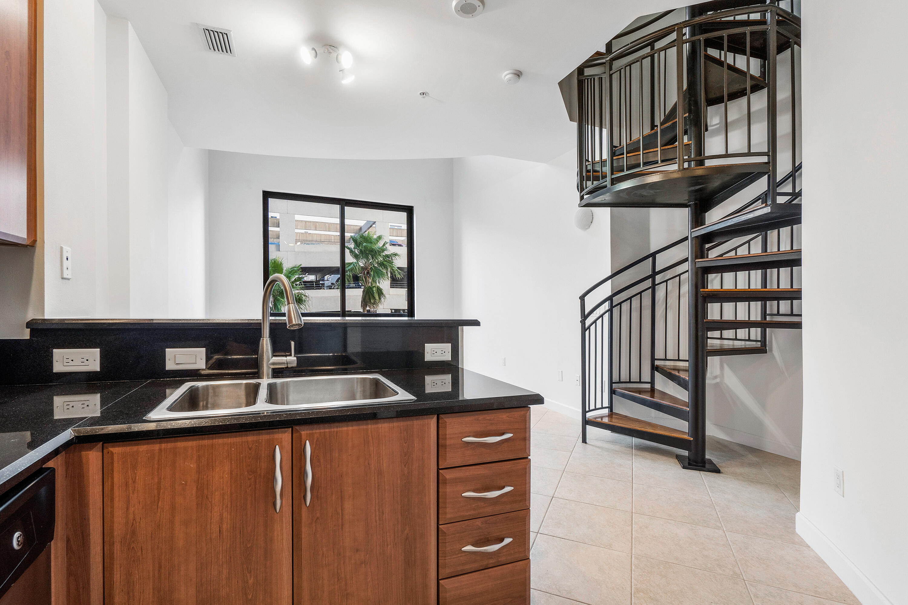 MLS #R11139476 image #9