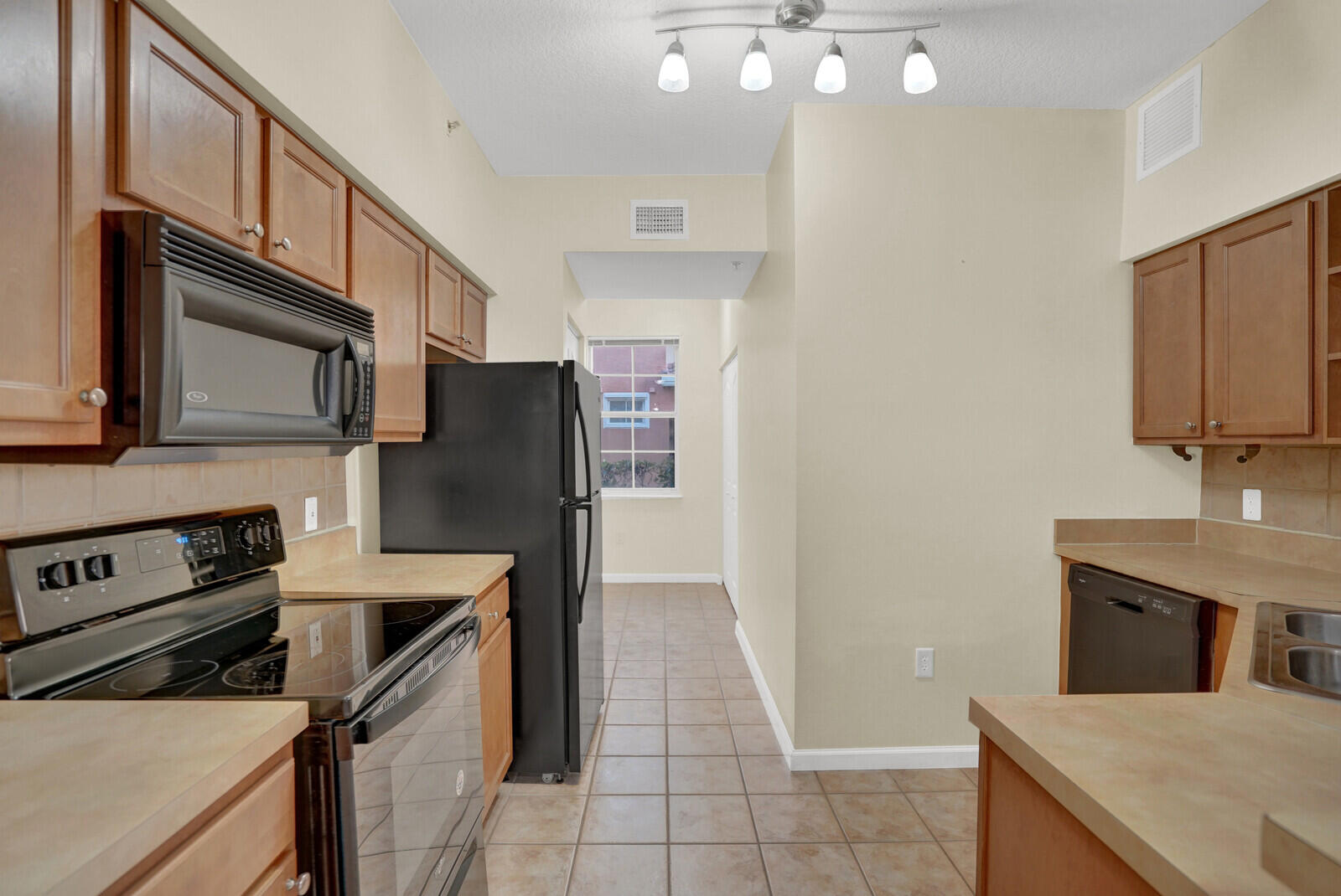 MLS #R11143493 image #10