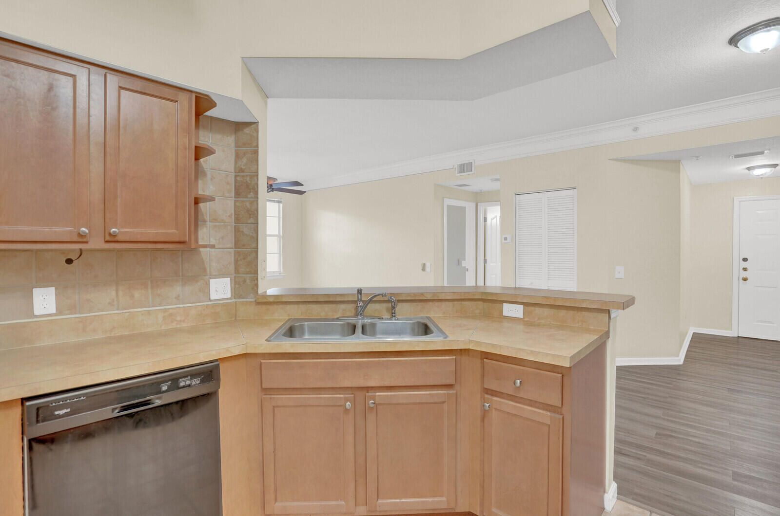 MLS #R11143493 image #11