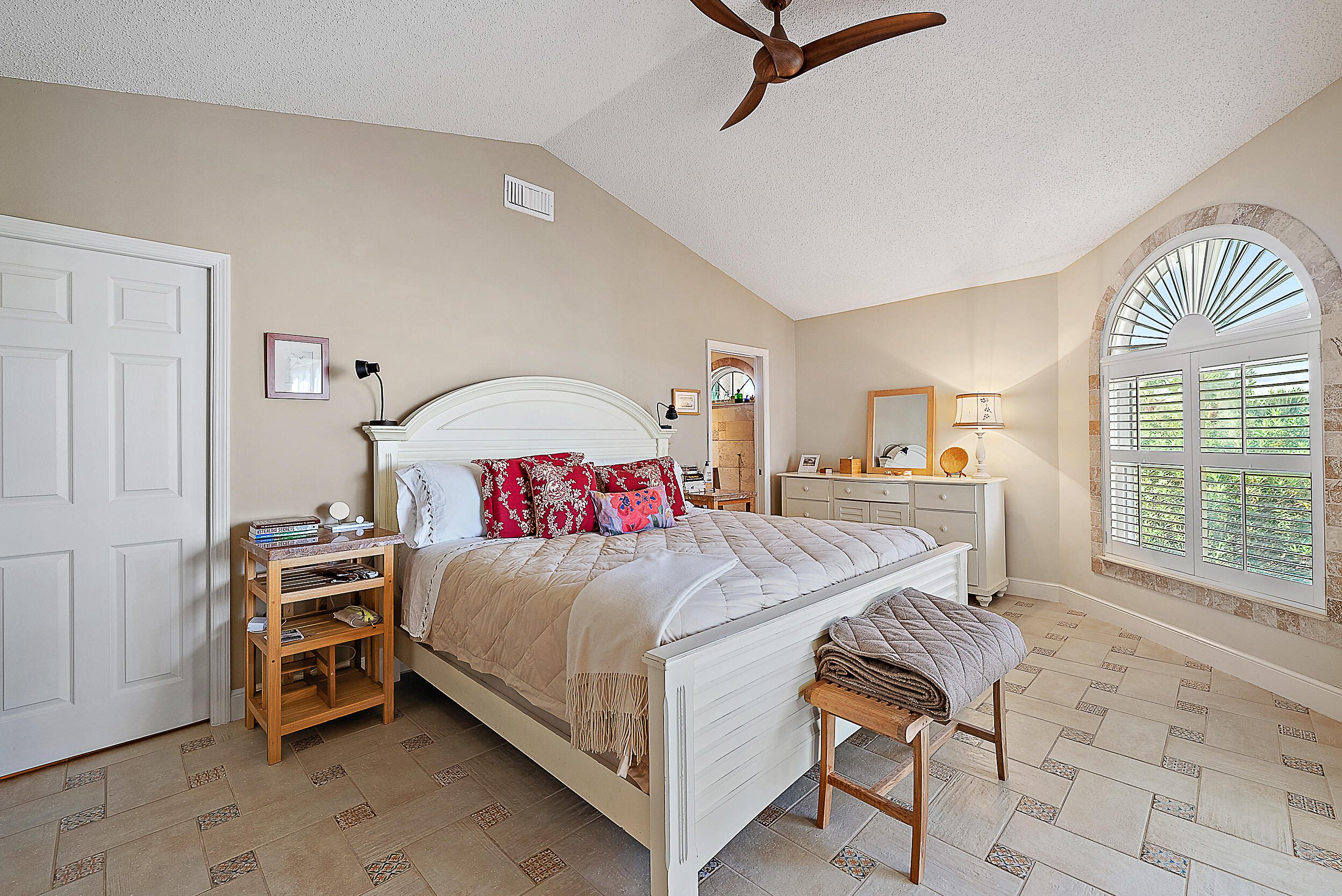 MLS #R11143630 image #6