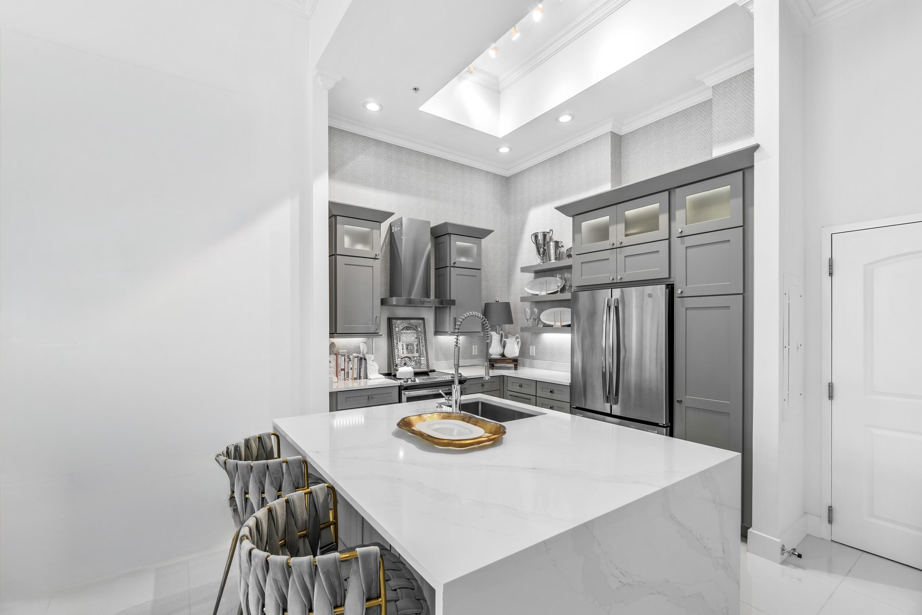 MLS #R11143680 image #1