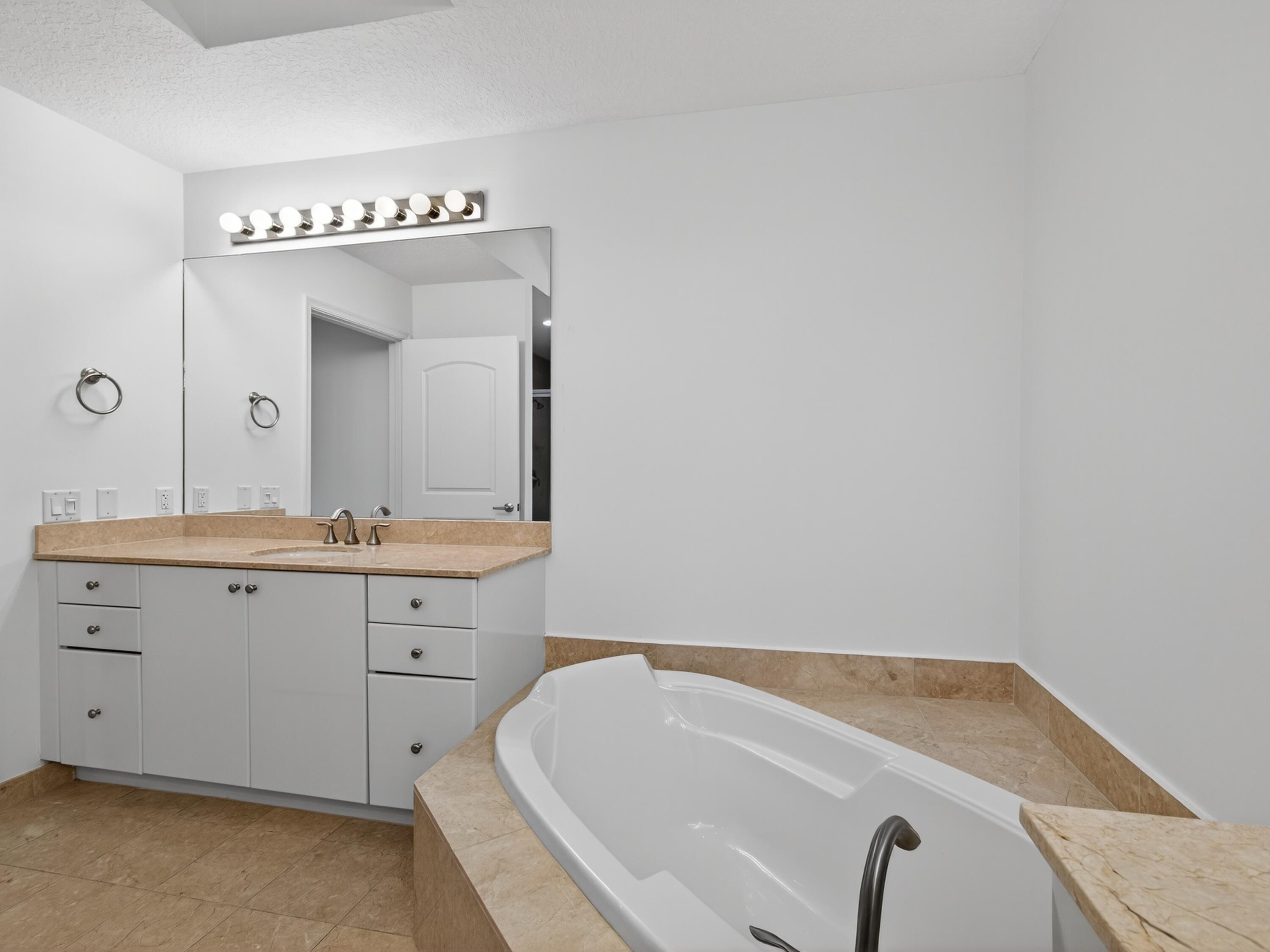 MLS #R11144580 image #23