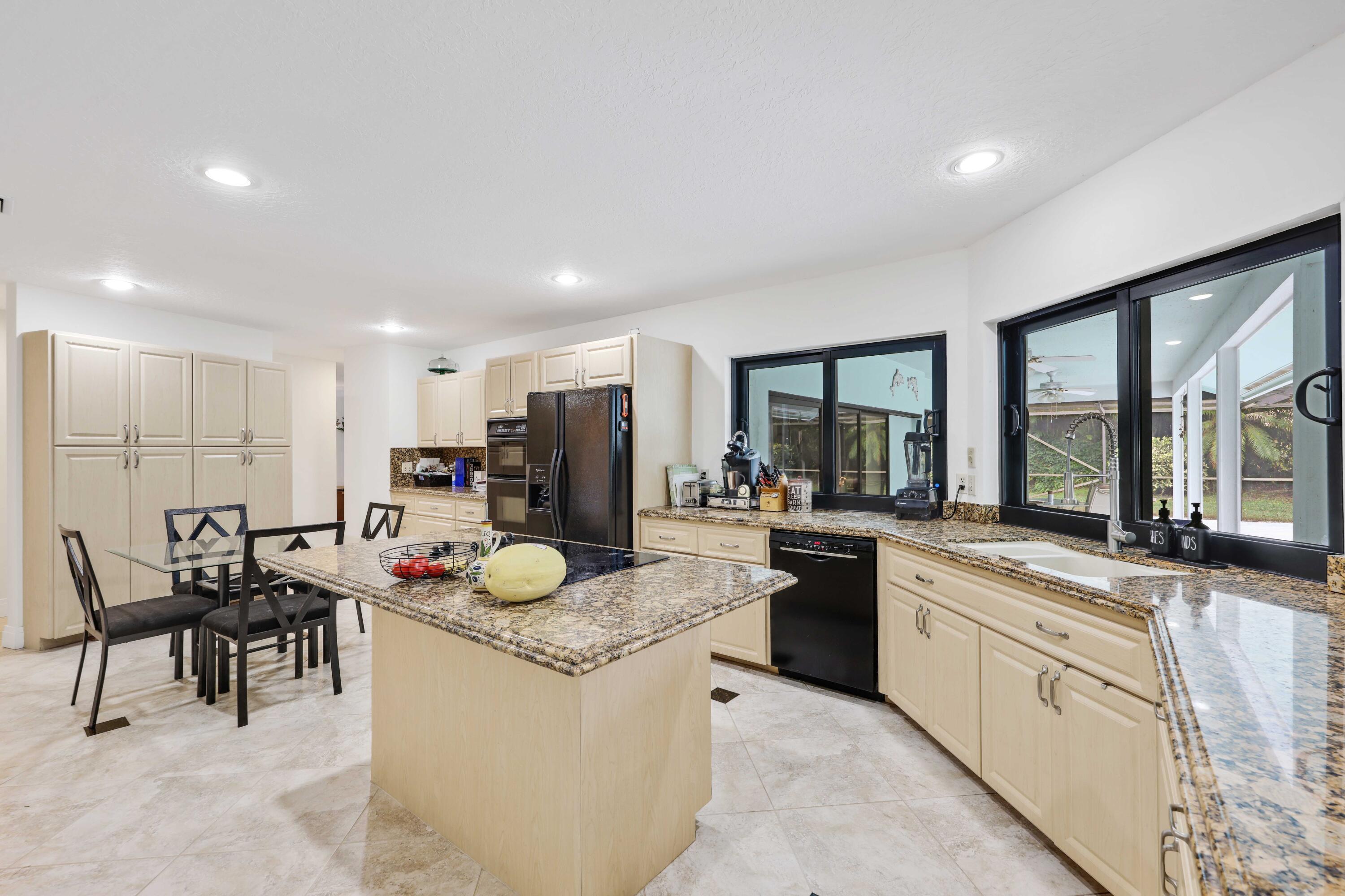 MLS #R11145229 image #10