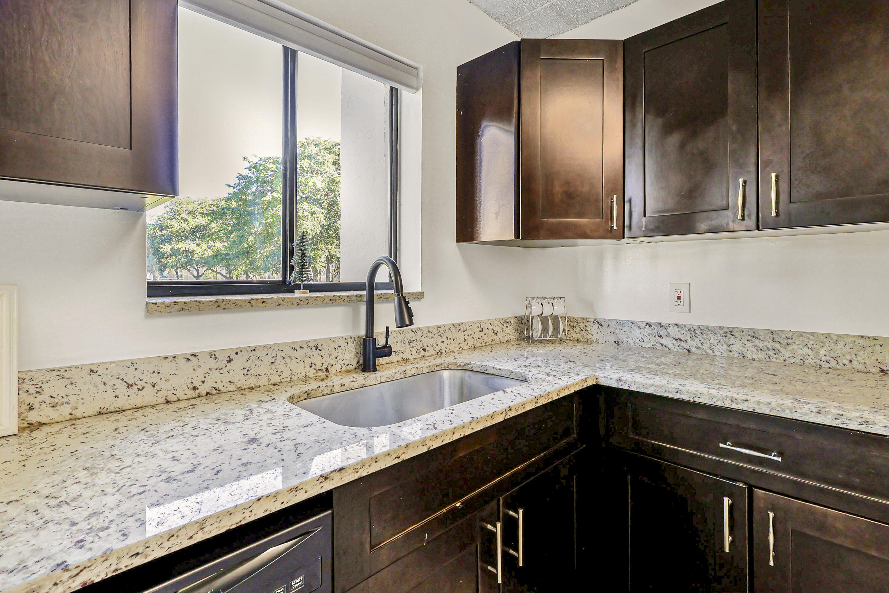 MLS #R11145478 image #9