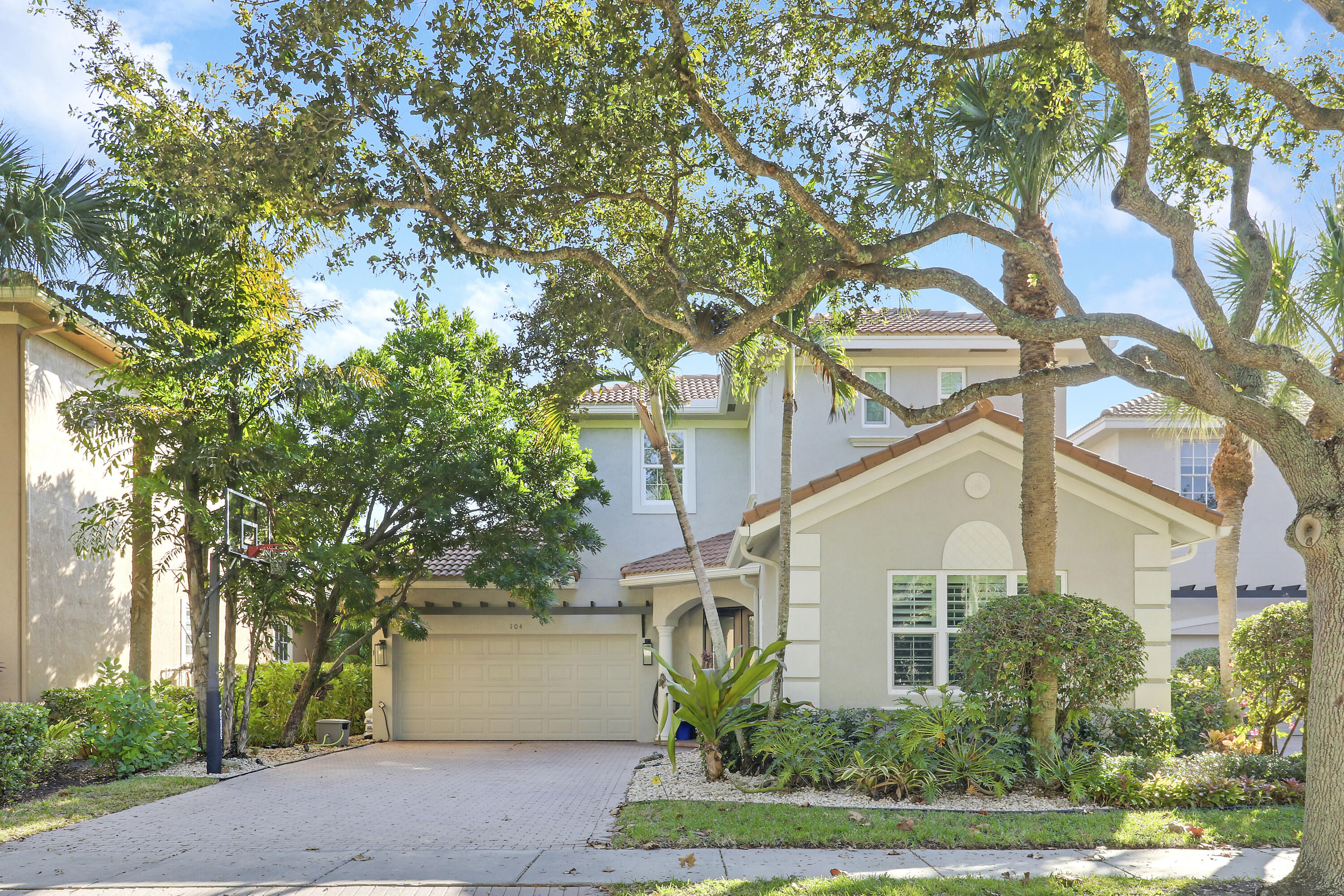 MLS #R11146435 image #1