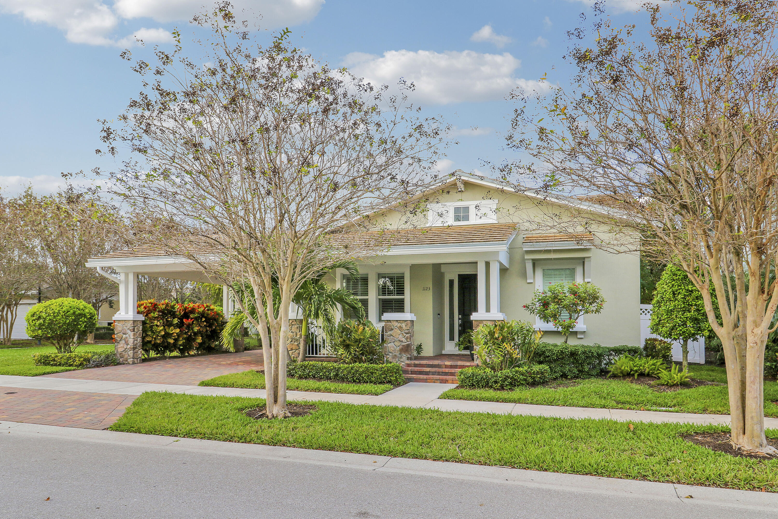 MLS #R11147170 image #1