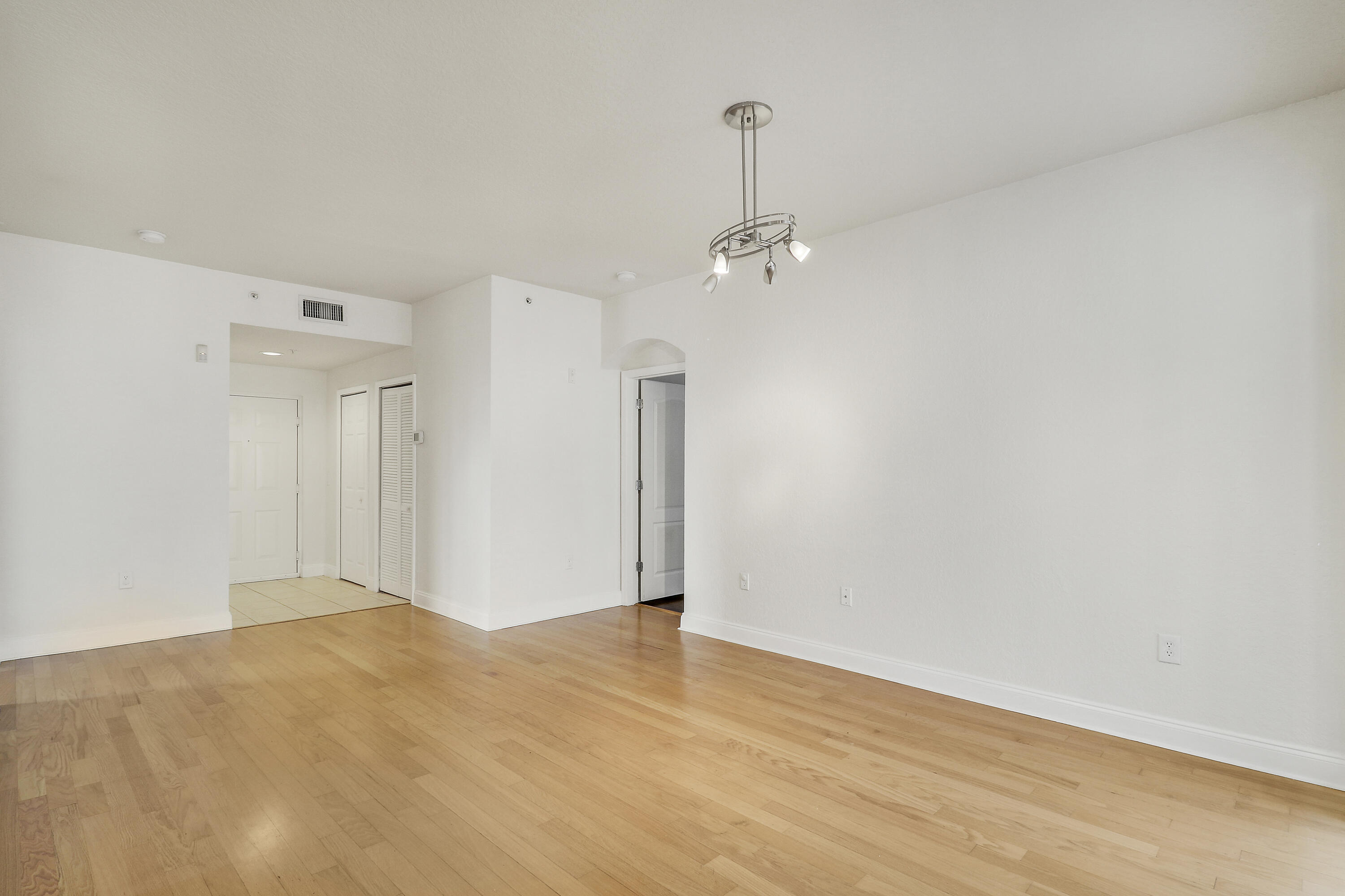 MLS #R11147658 image #5