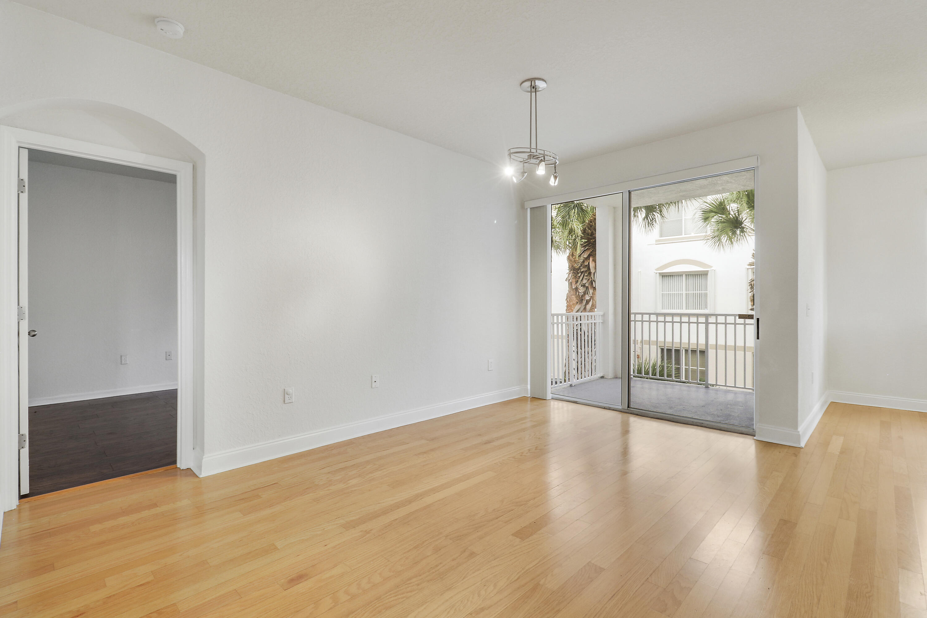 MLS #R11147658 image #9