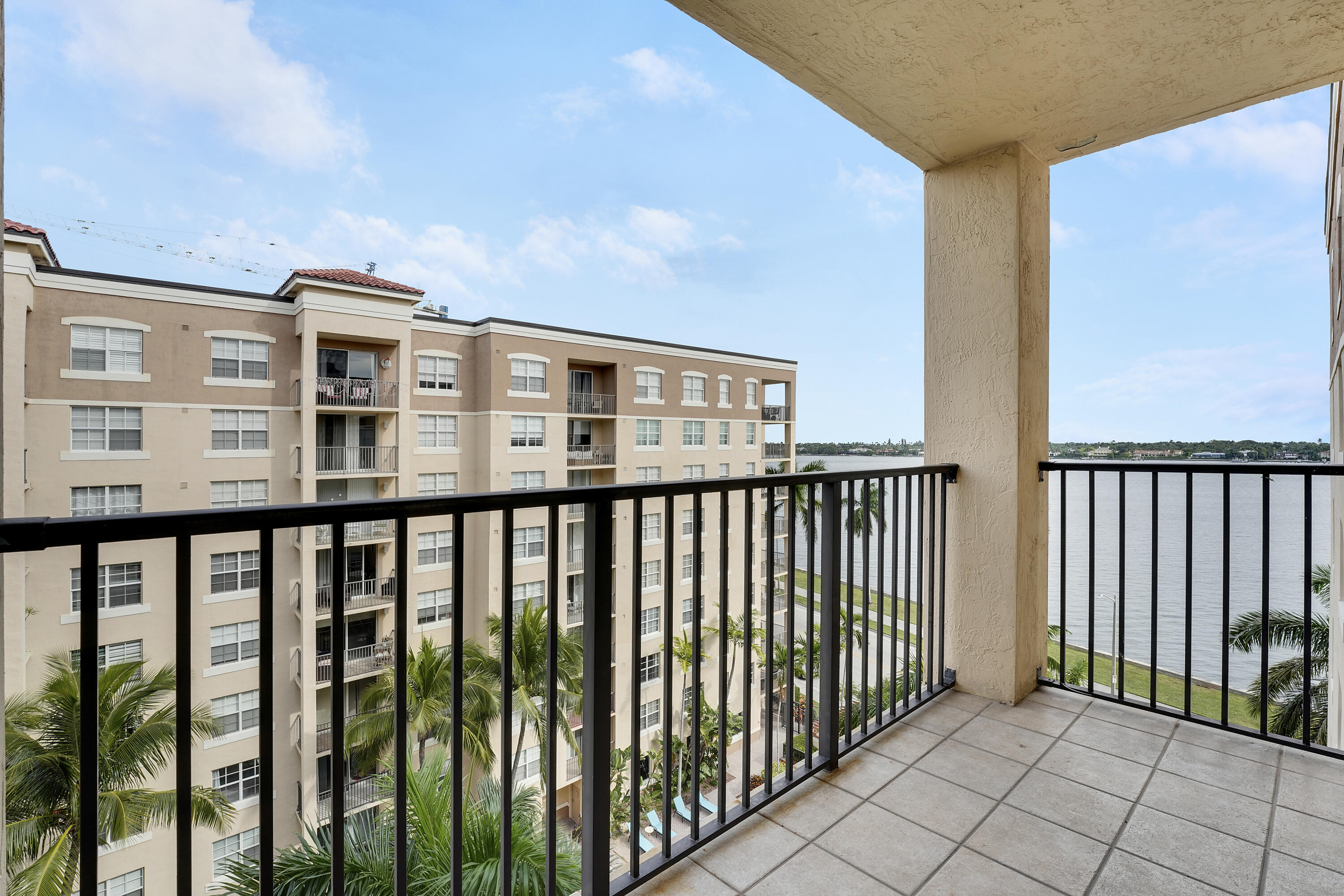 MLS #R11147788 image #1