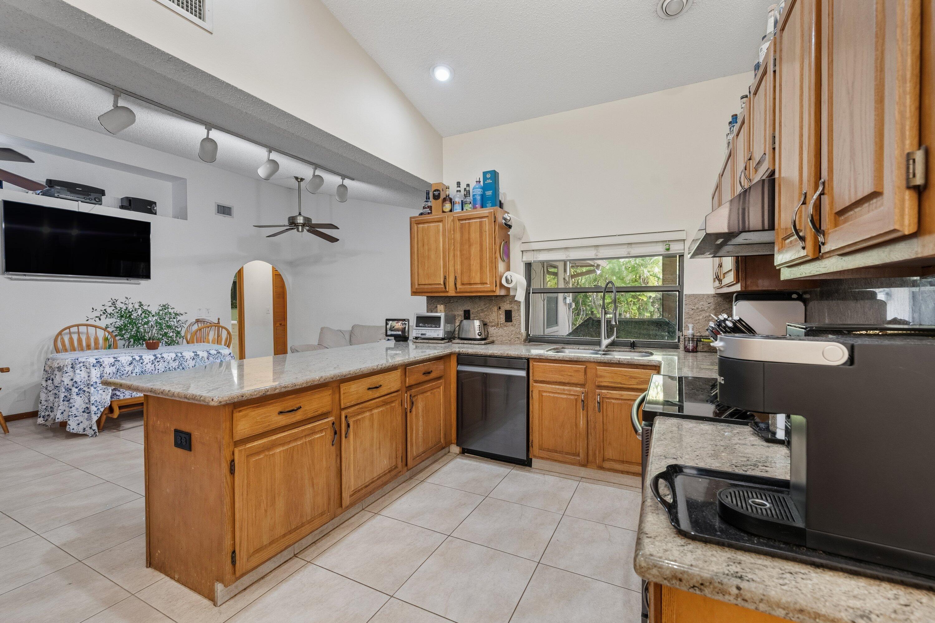 MLS #R11148203 image #13