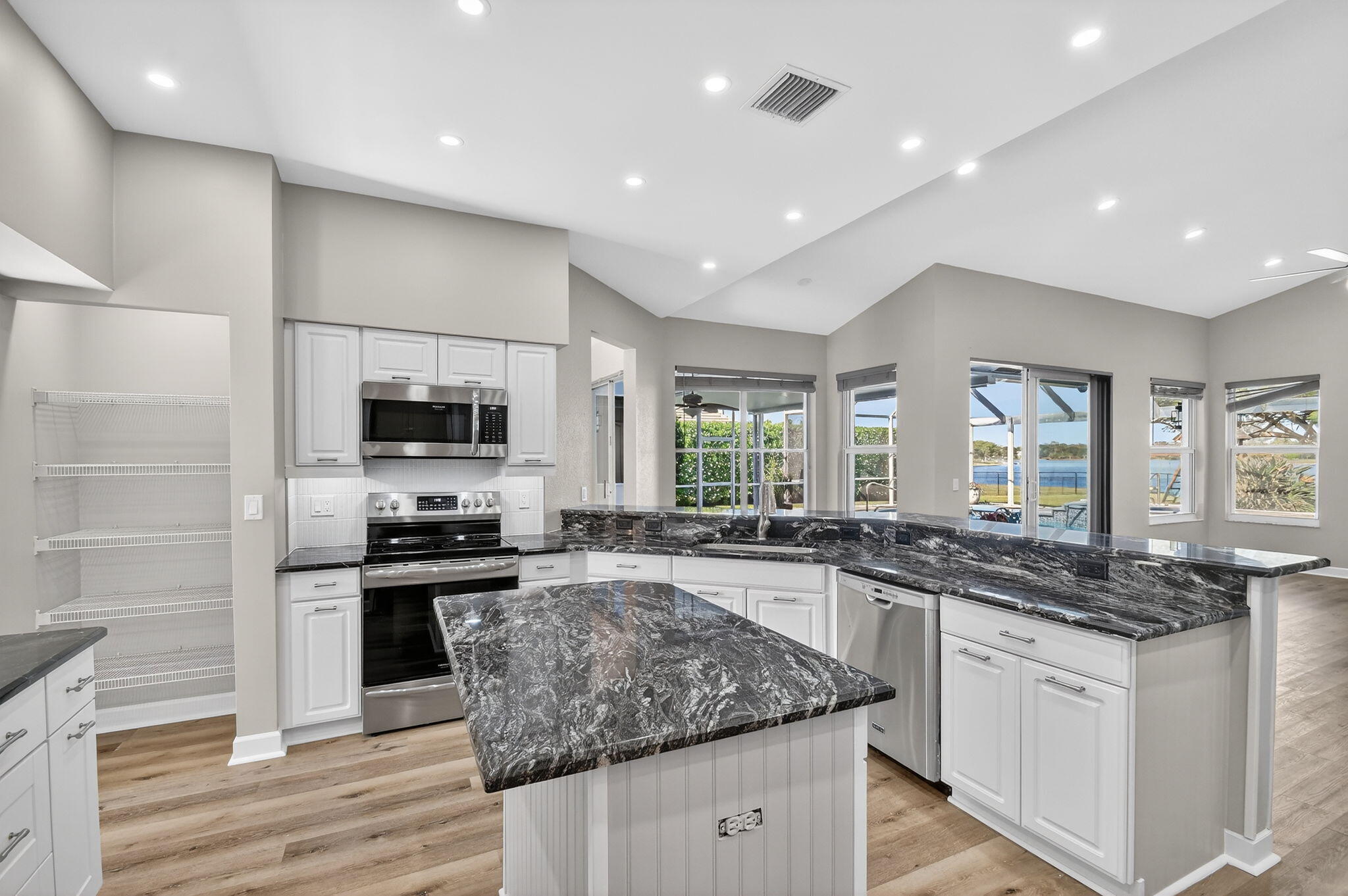 MLS #R11149062 image #1