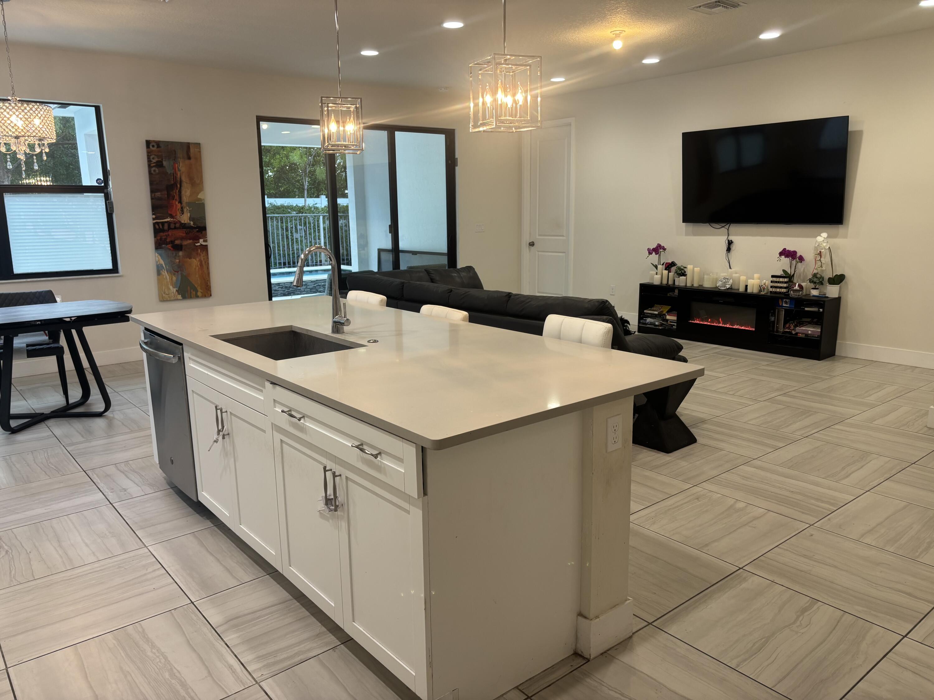 MLS #R11150323 image #2