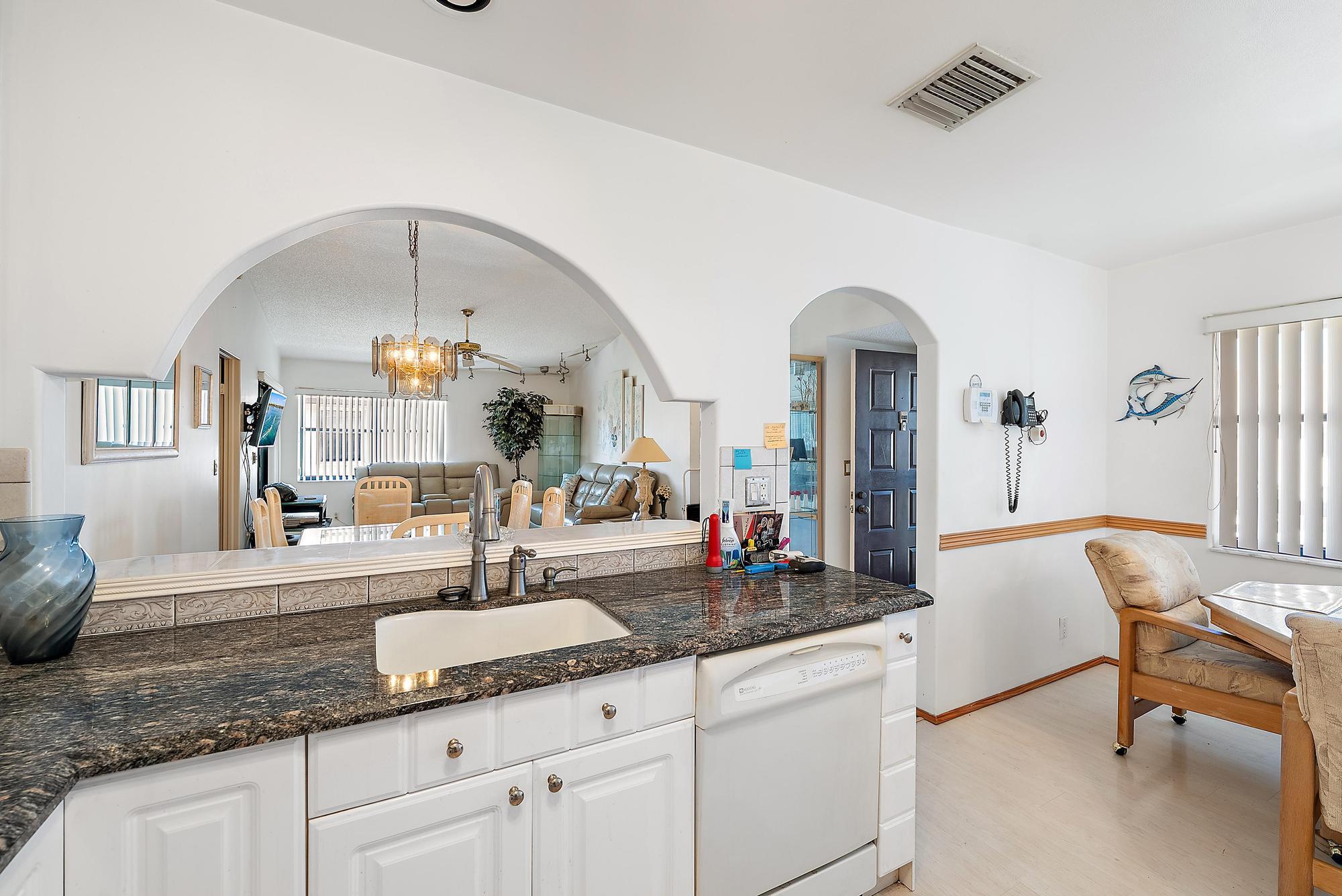 MLS #R11153487 image #3