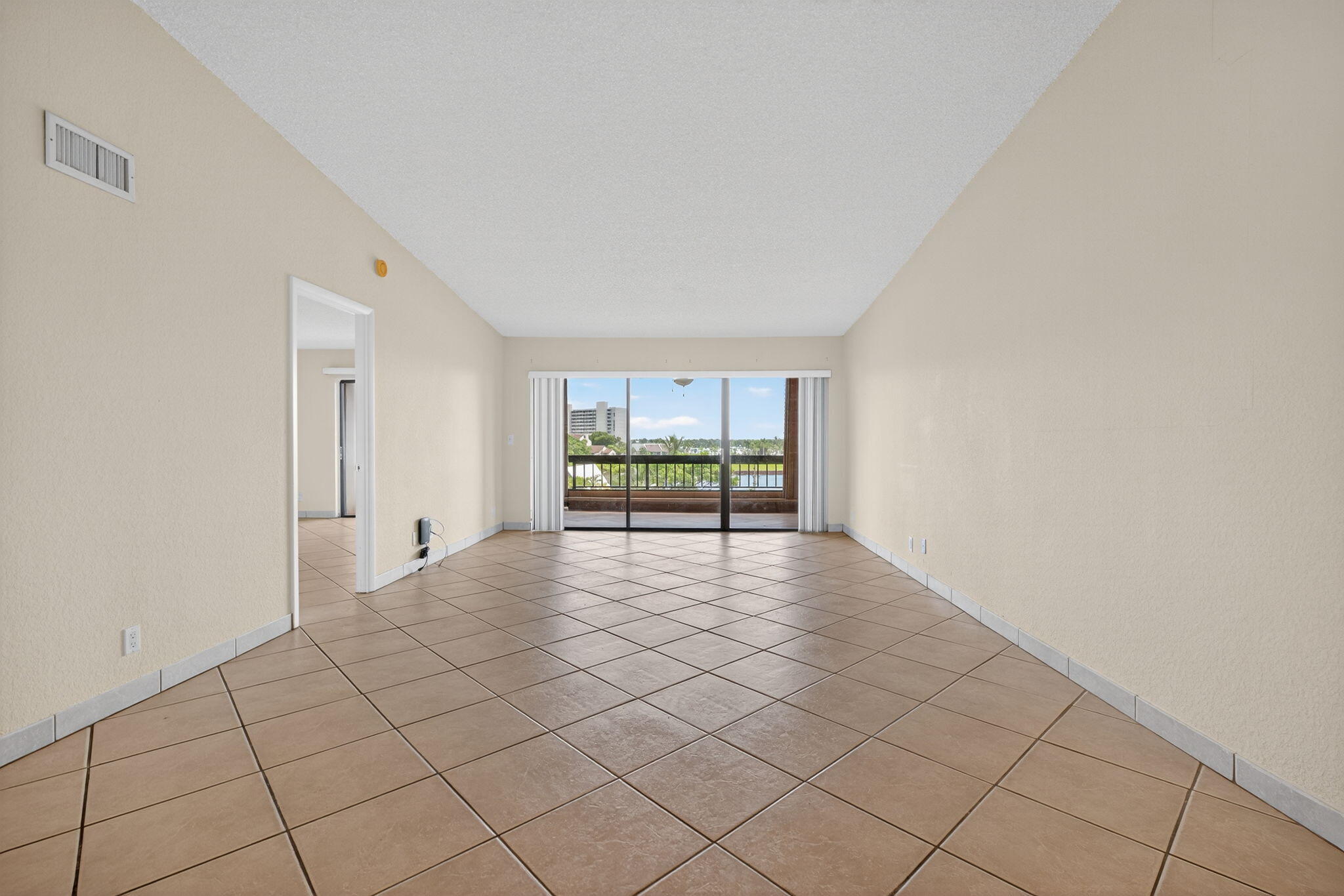 MLS #R11153600 image #9