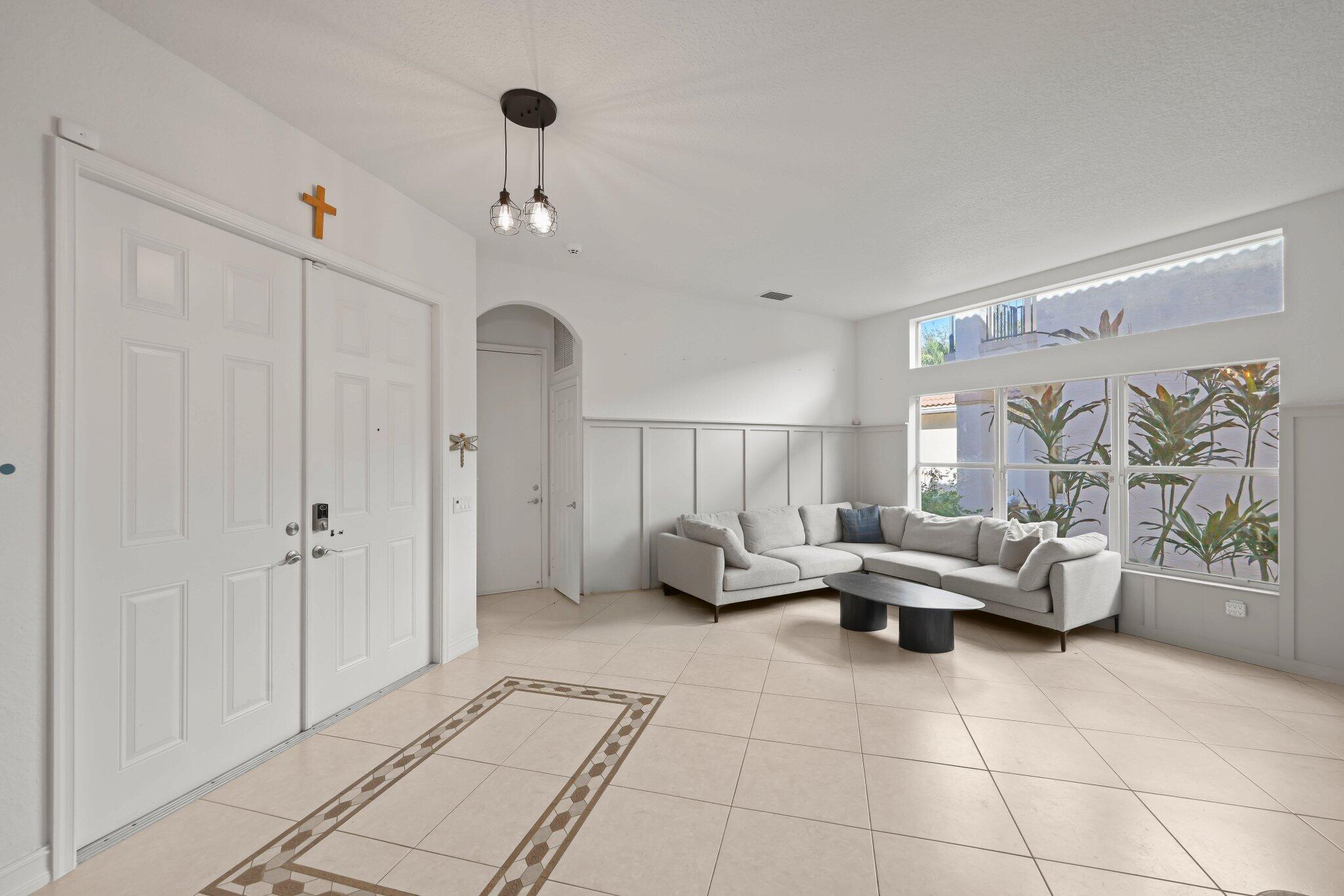 MLS #R11153606 image #2