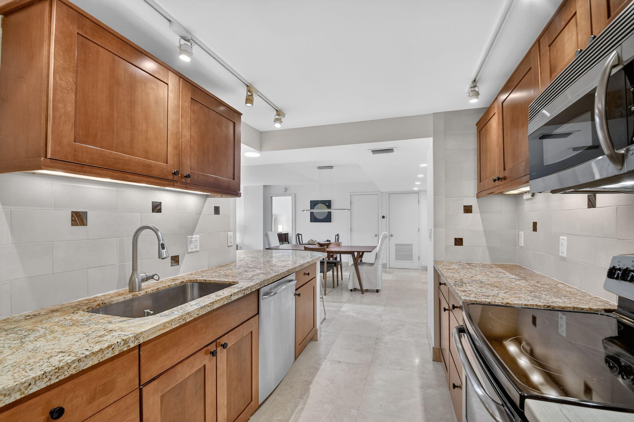 MLS #R11153873 image #10