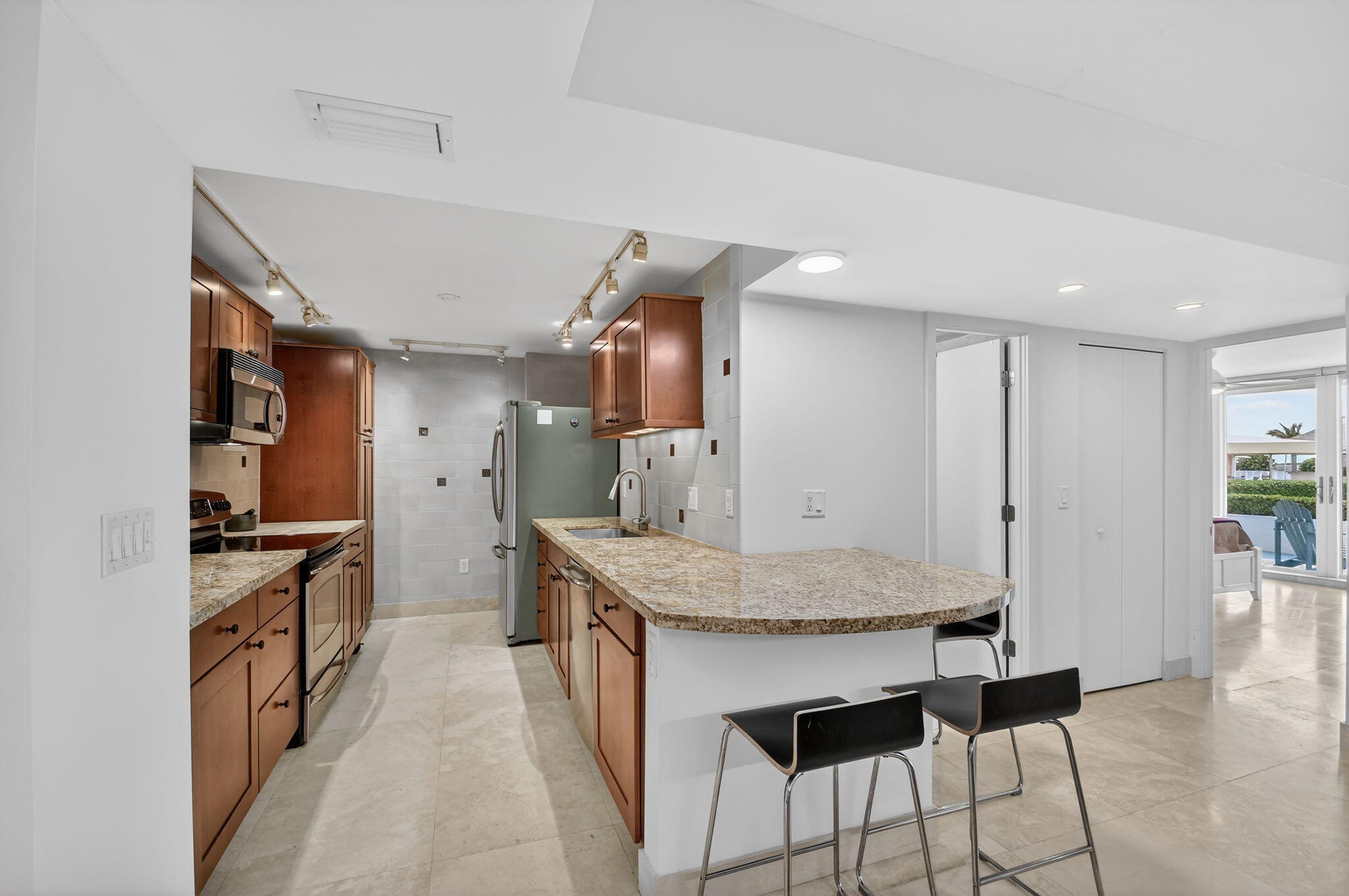 MLS #R11153873 image #7