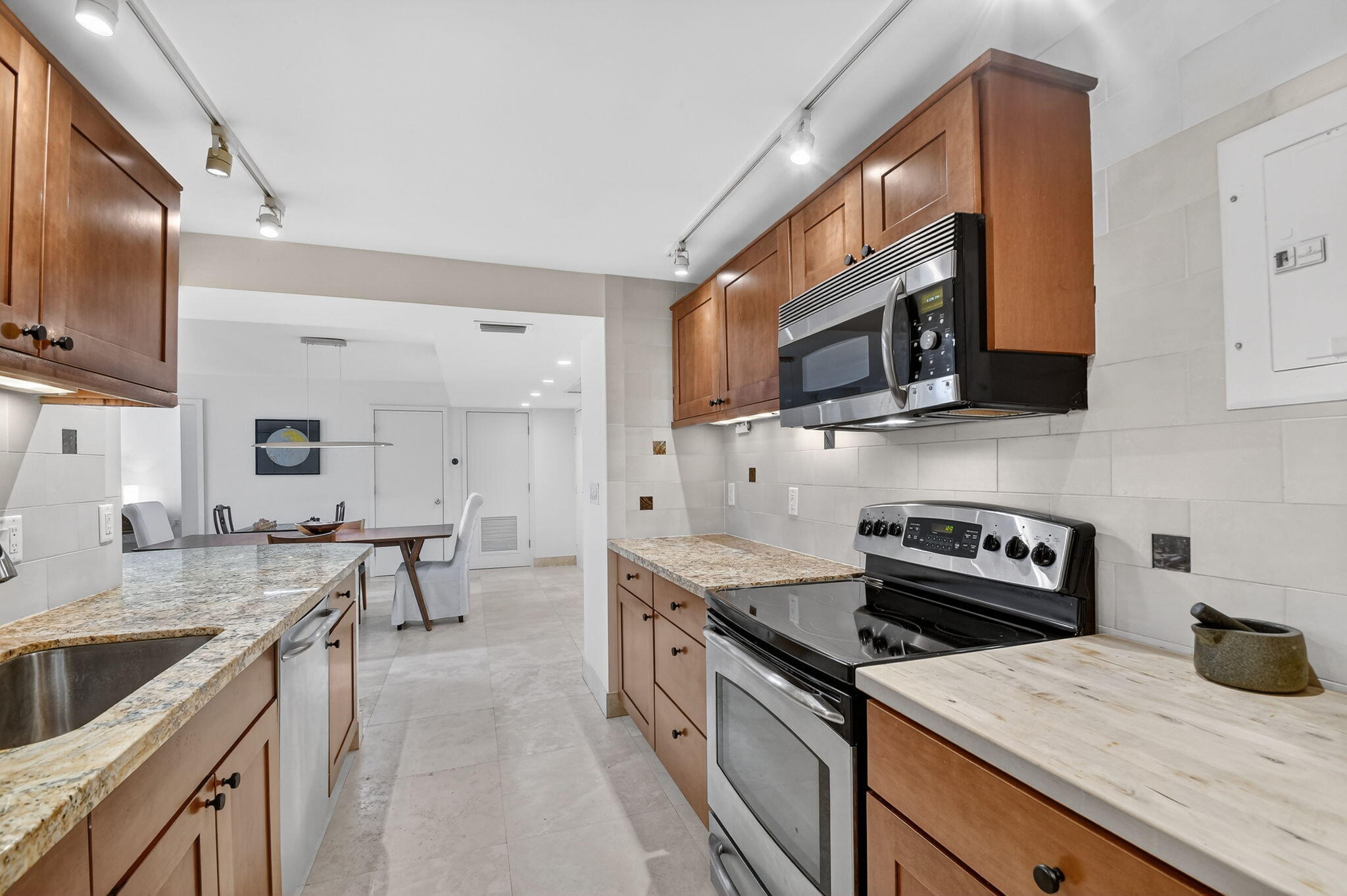 MLS #R11153873 image #9