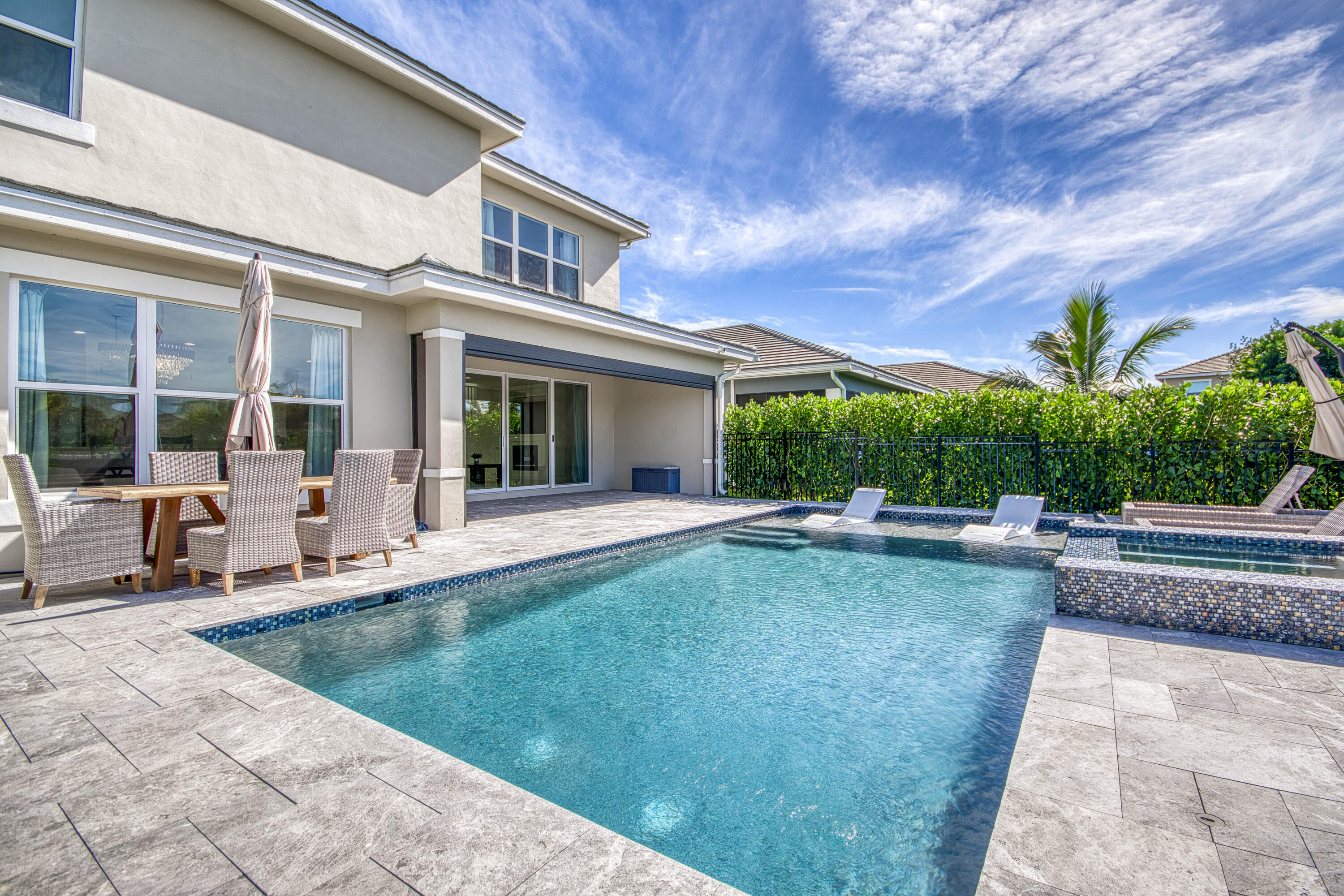 MLS #R11154394 image #0