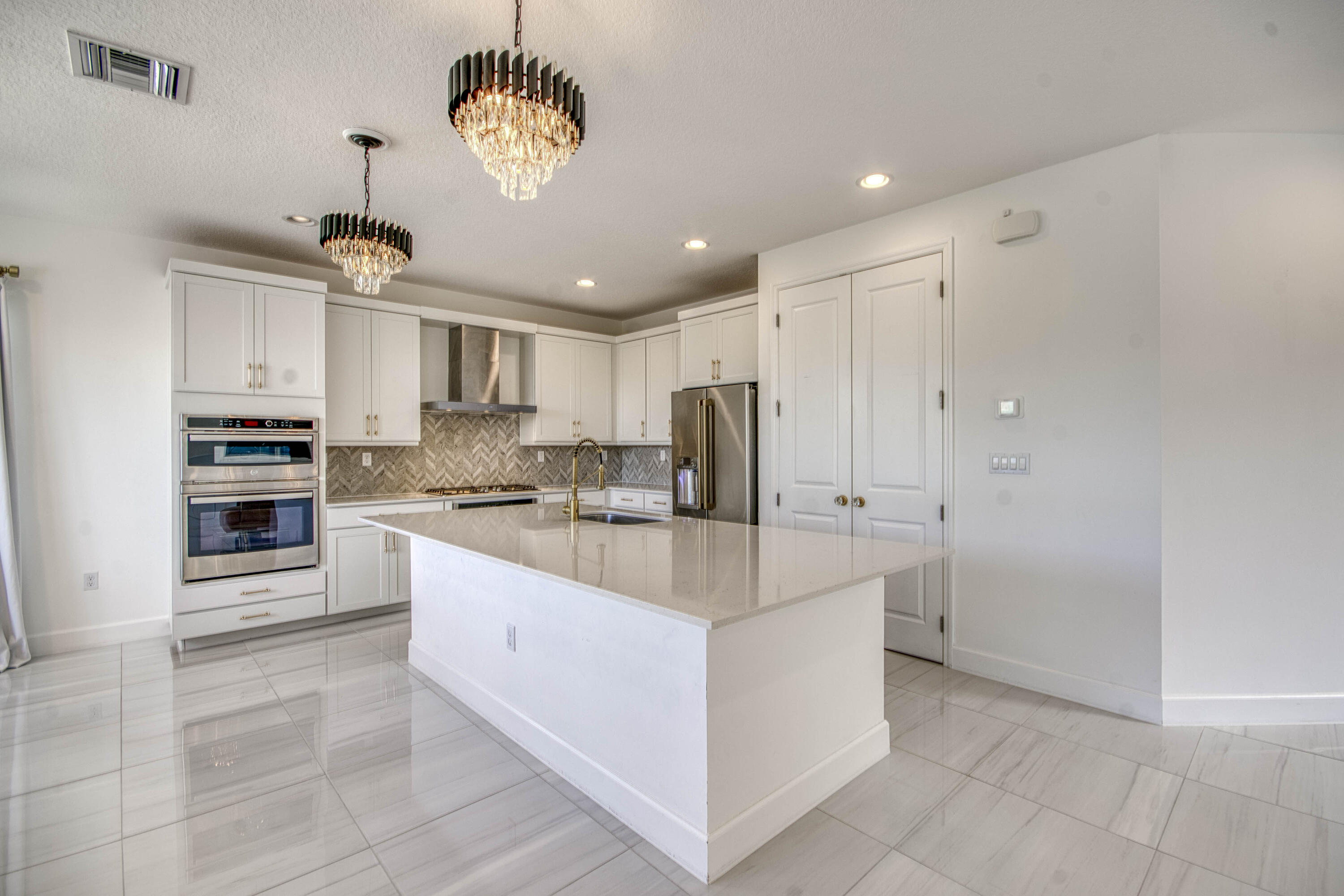 MLS #R11154394 image #11