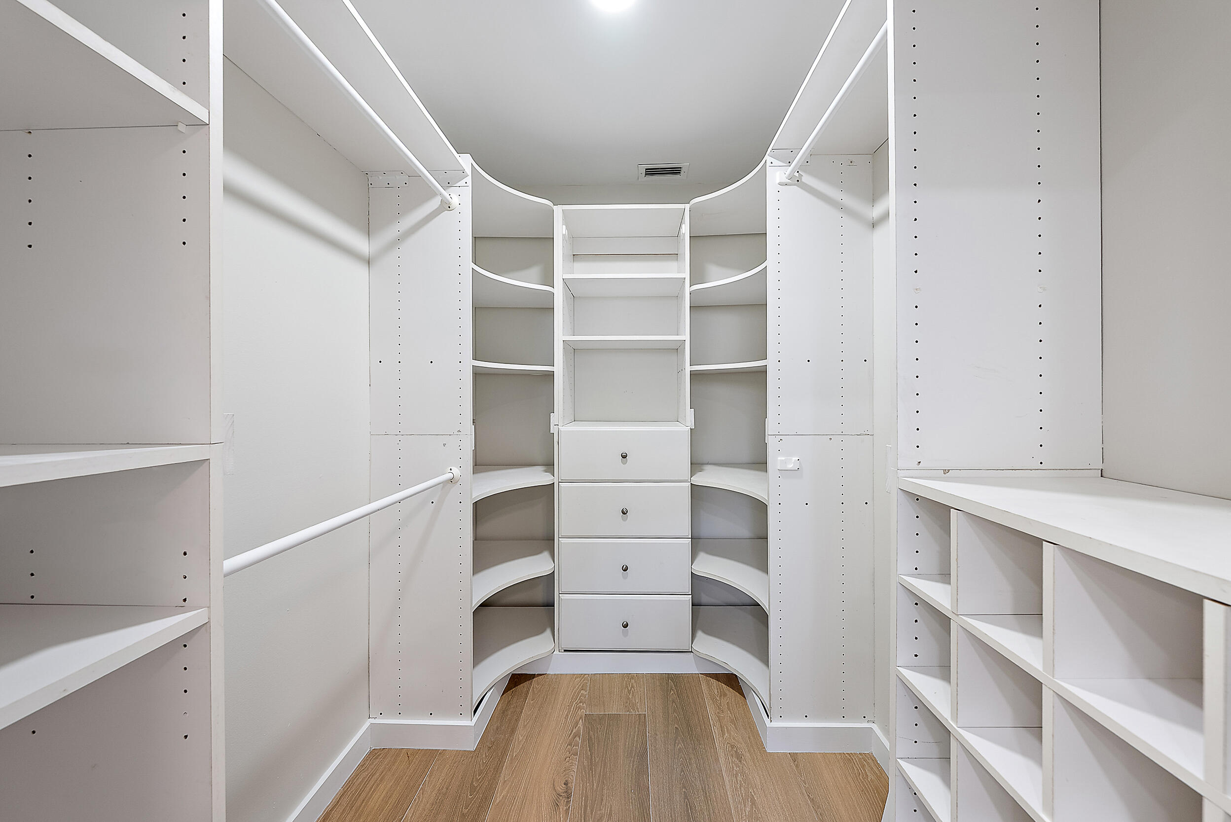 MLS #R11155091 image #9