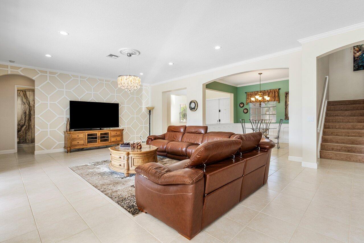 MLS #R11155210 image #8