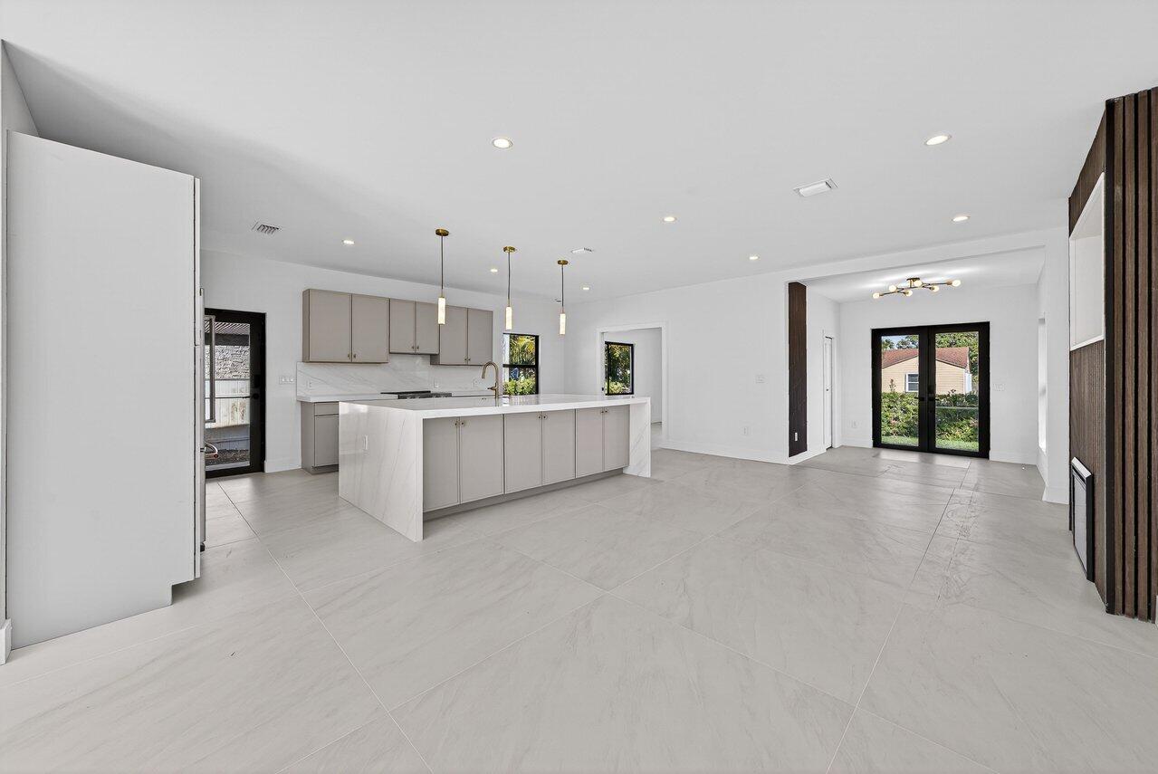 MLS #R11155575 image #10