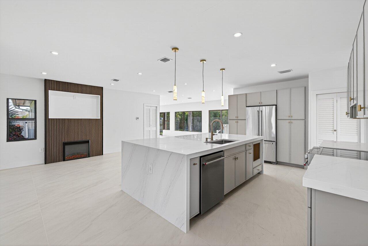 MLS #R11155575 image #11