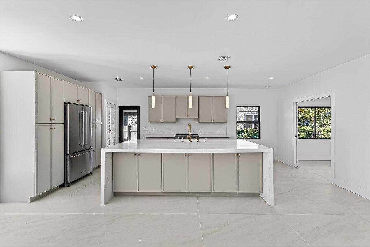 MLS #R11155575 image #13