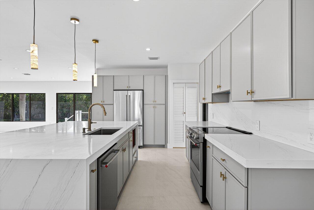 MLS #R11155575 image #14