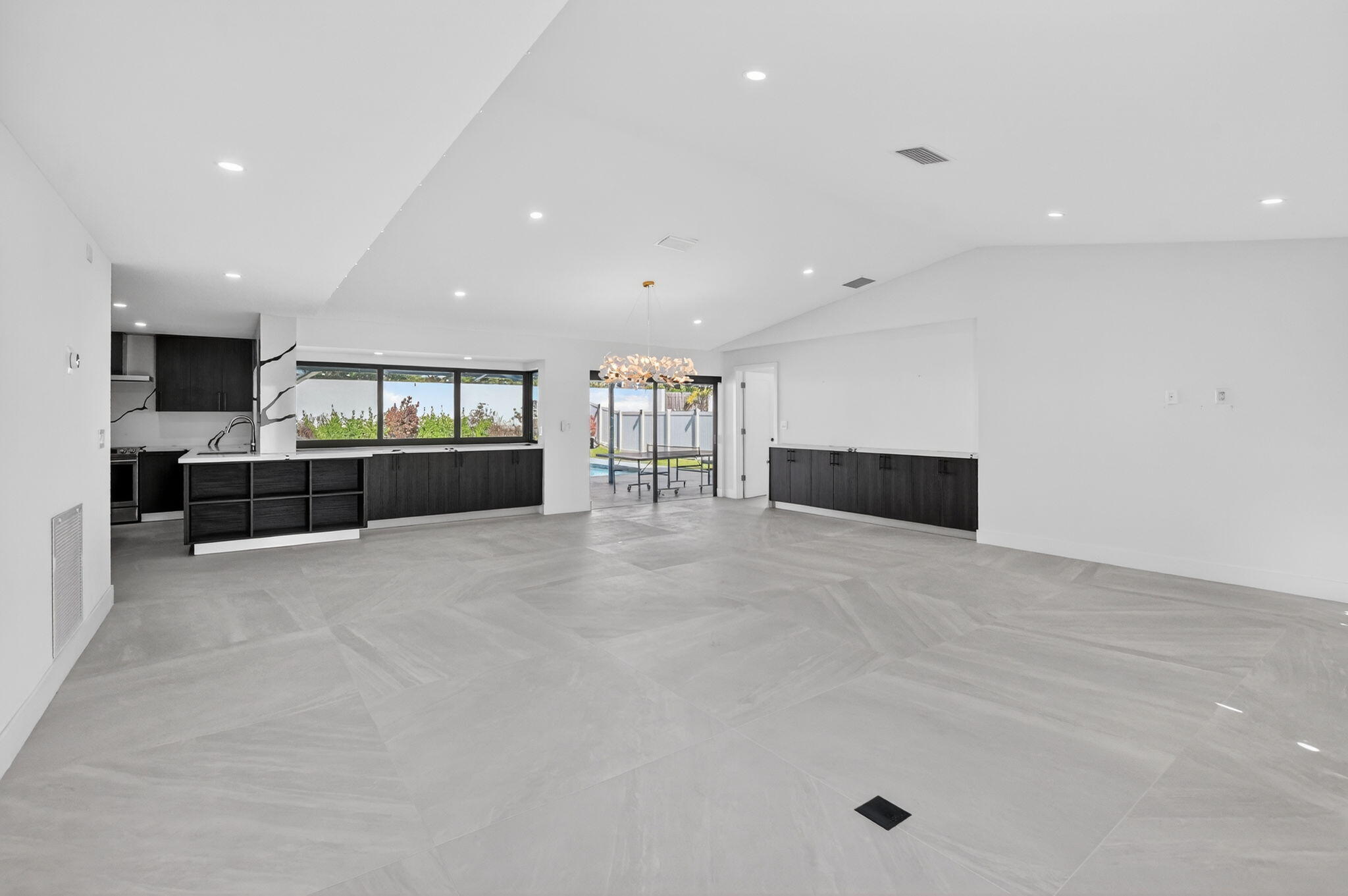 MLS #R11155600 image #2