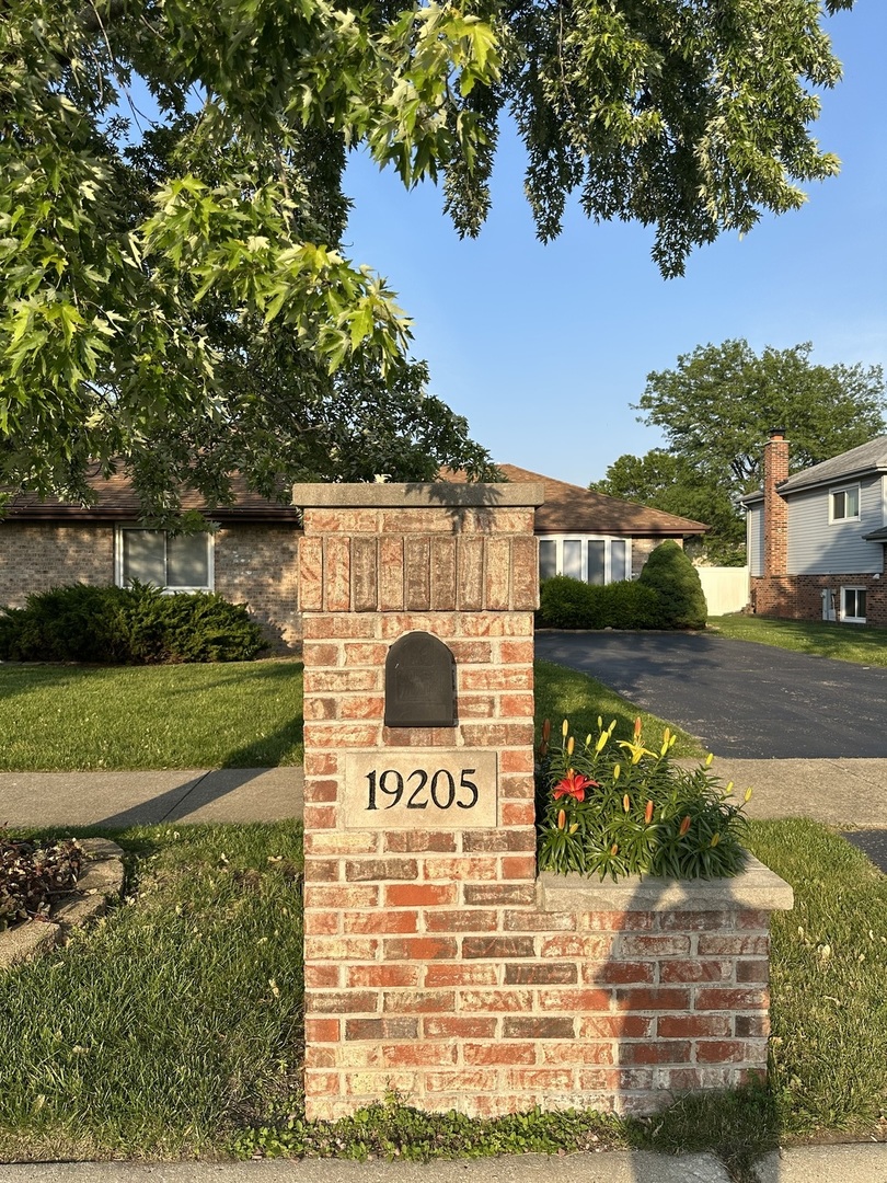 16428 Wabash Avenue South Holland IL 60473 MLS #MRD12439749 46 broker reciprocity